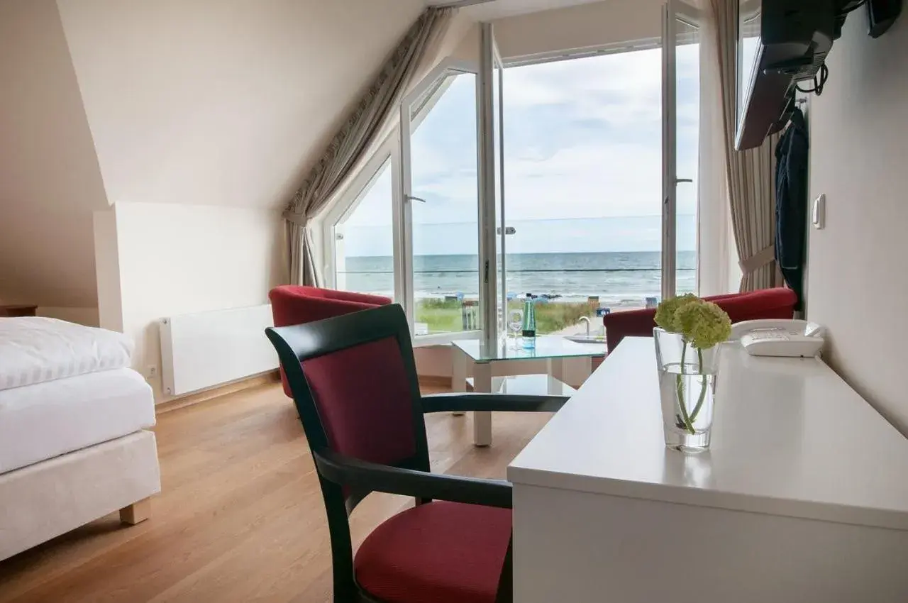 Double Room with Sea View in Hotel Haus am Meer Double Room with Sea View in Hotel Haus am Meer