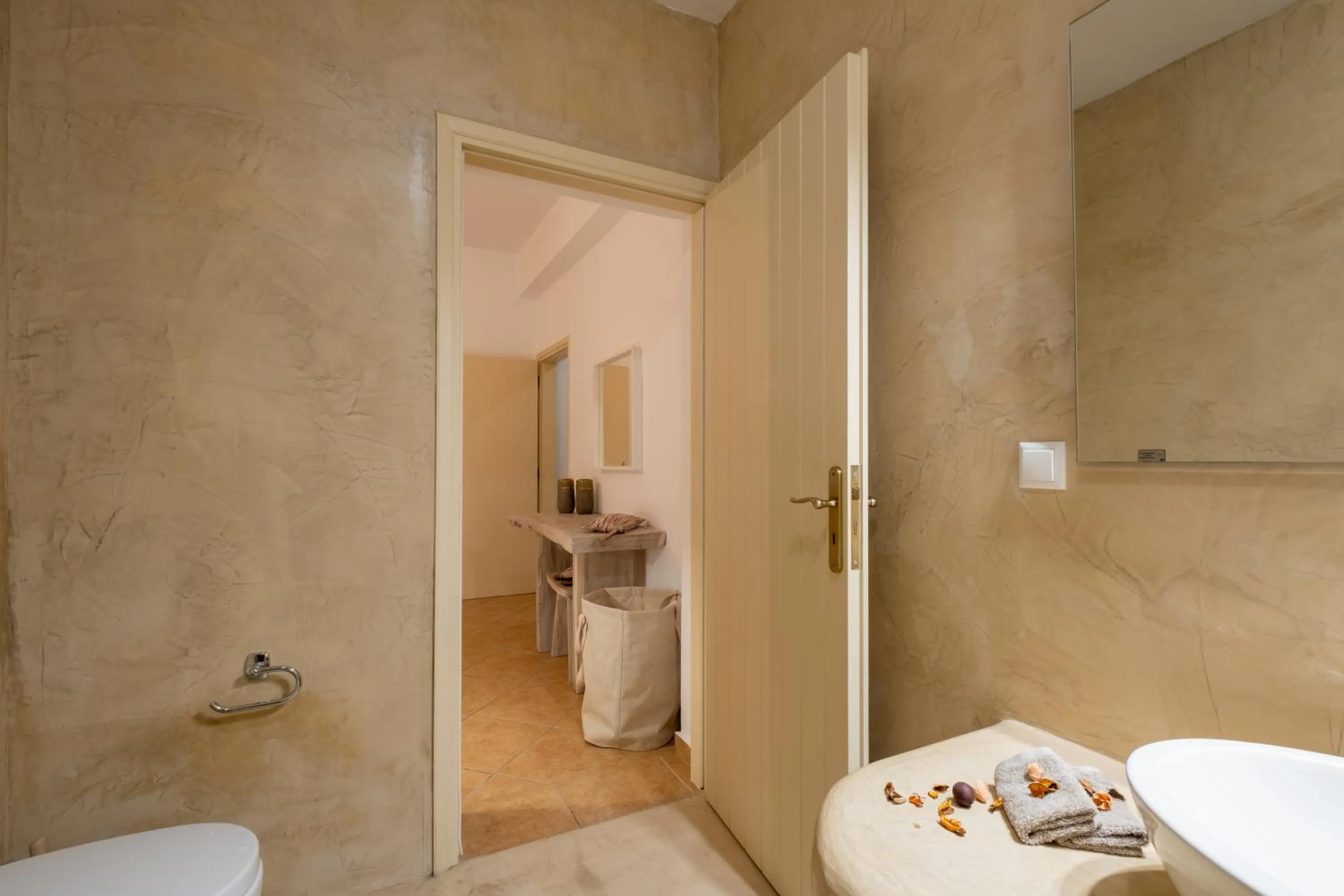 Toilet in White Orchid Villa