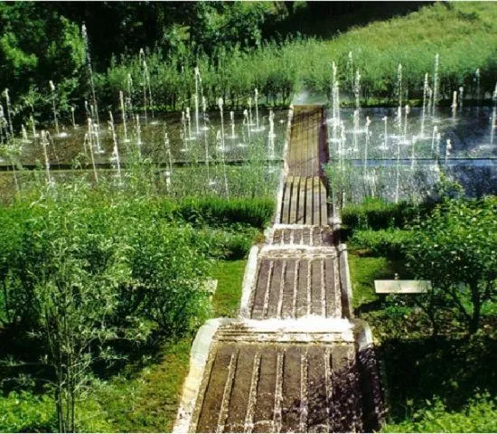 Nearby landmark in Hôtel Confort Le Moulin Rouge