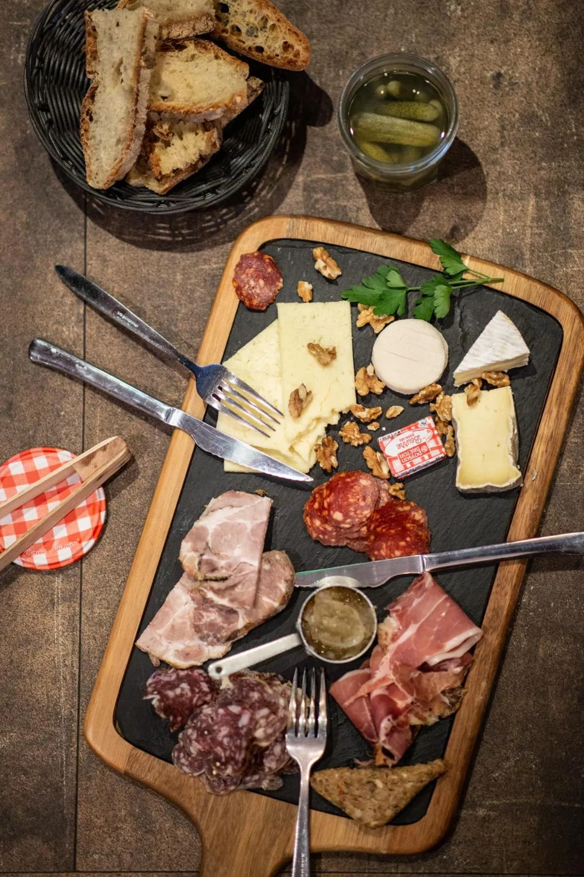 Restaurant/places to eat in Hôtel Confort Le Moulin Rouge