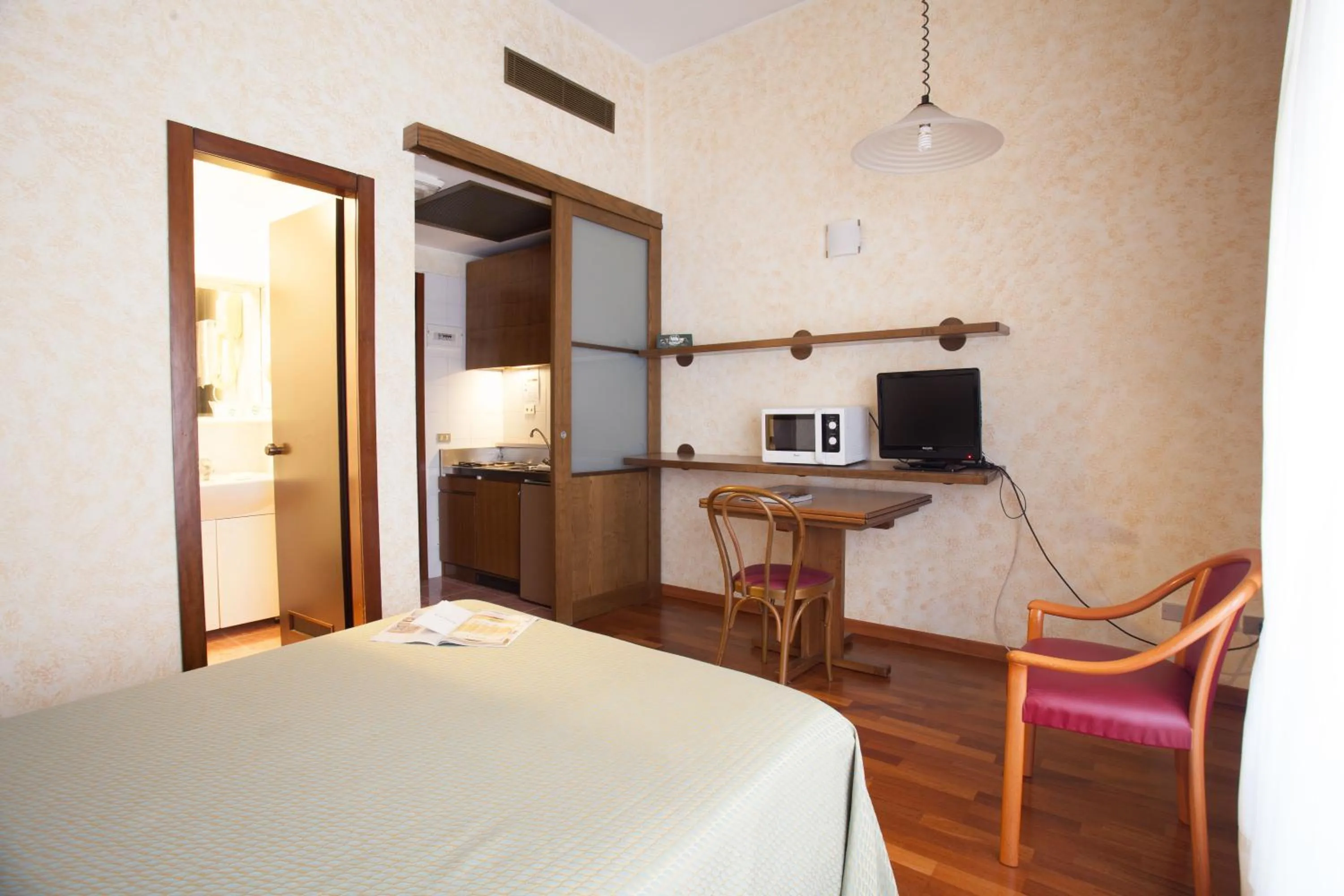 Photo of the whole room, Bed in Residence Desenzano