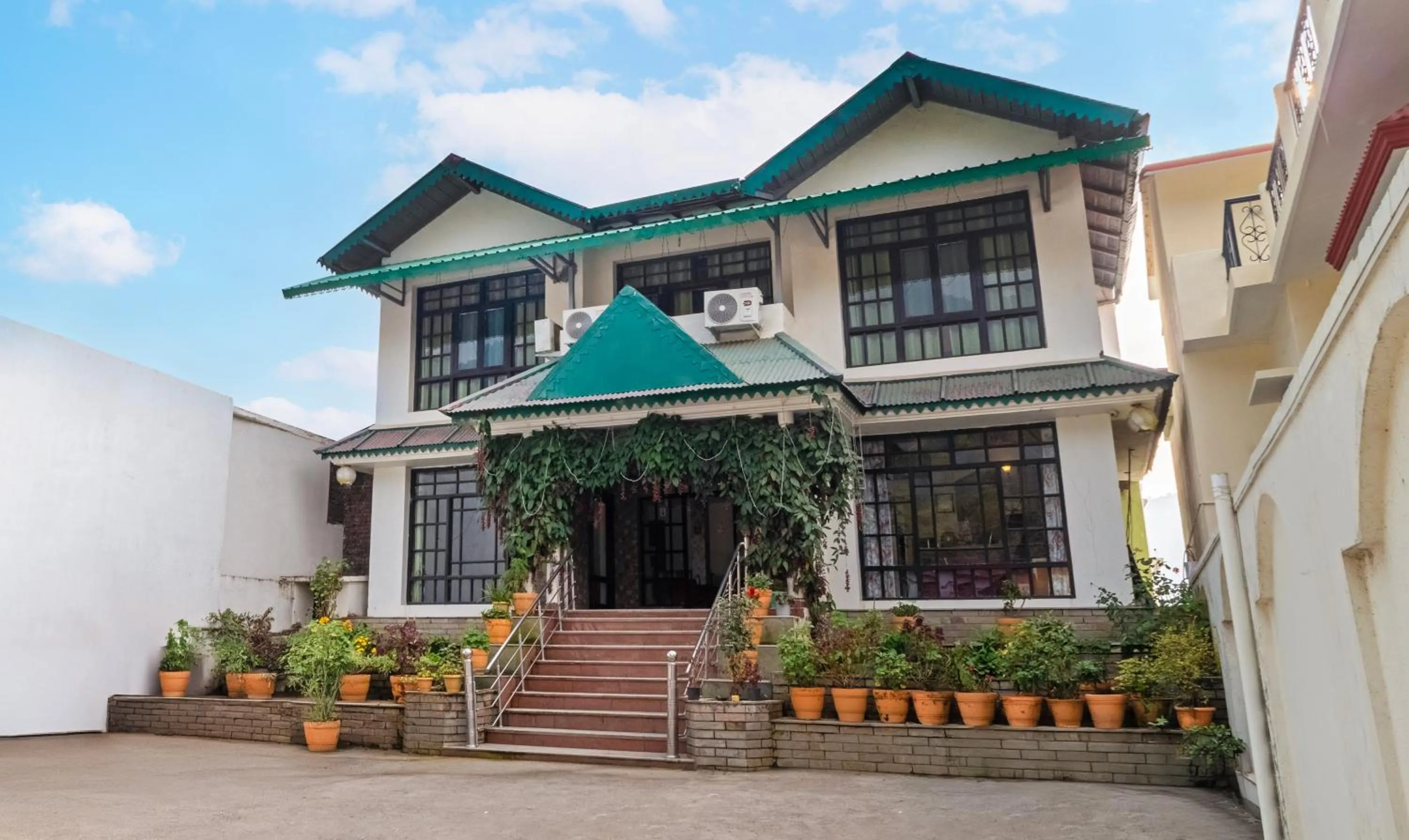 Property building in Treebo Spring Birds - Kainchi Dham