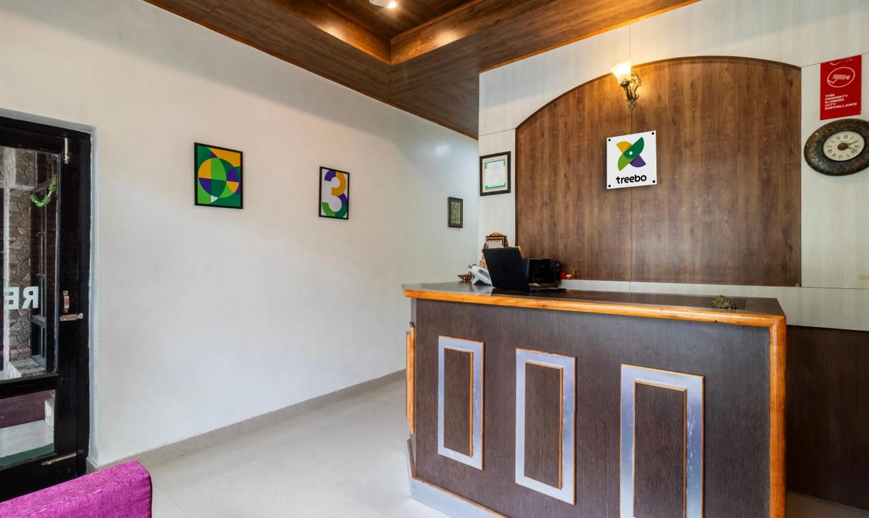 Lobby or reception in Treebo Spring Birds - Kainchi Dham