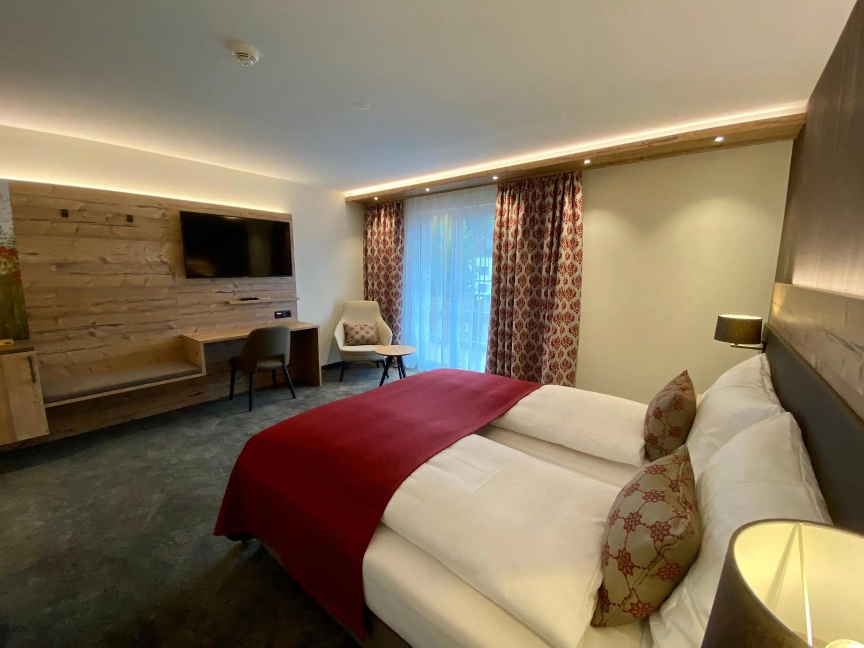 Photo of the whole room, Bed in Hotel Gibswilerstube