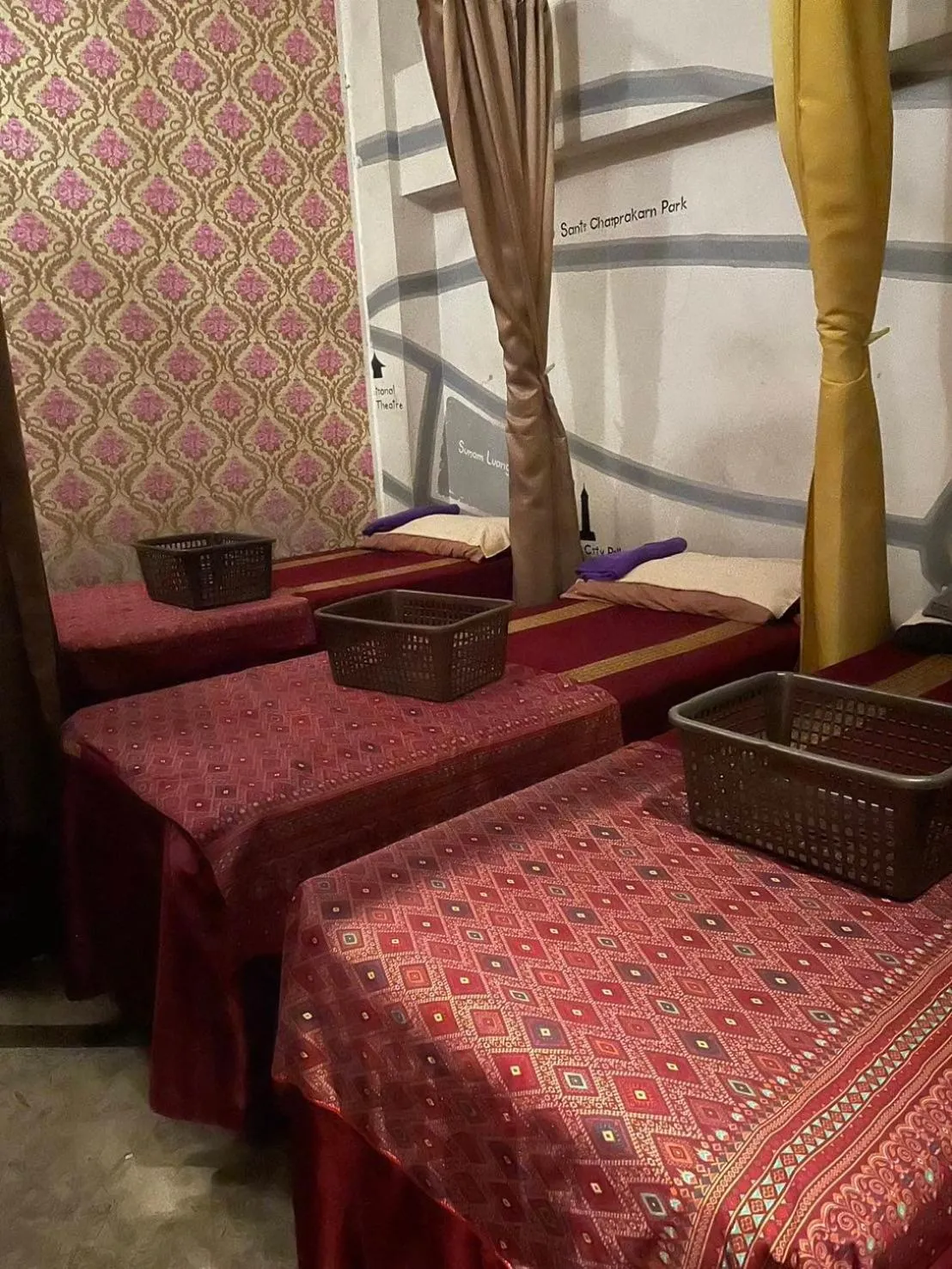 Massage, Bed in Buddy Boutique Inn