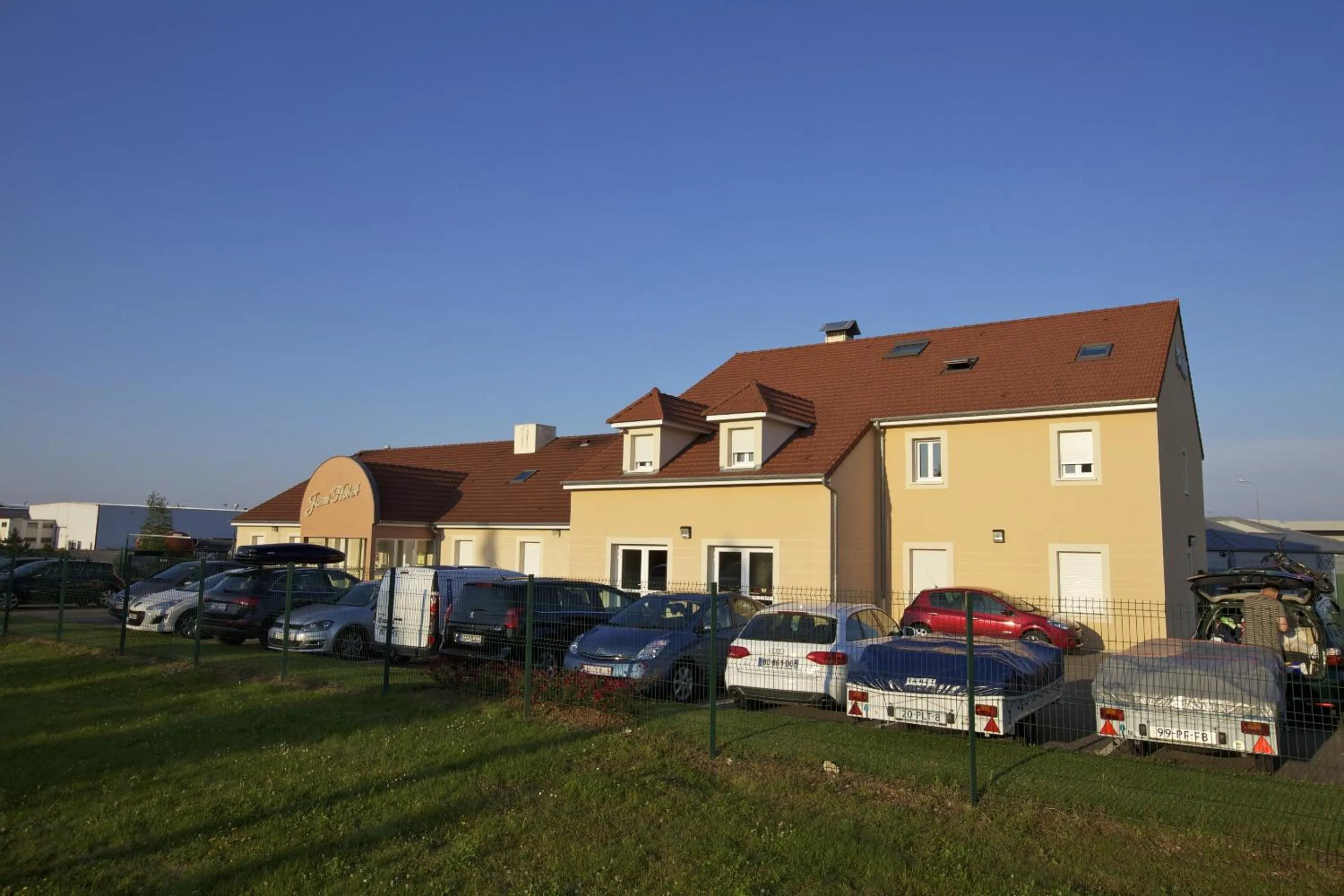 Facade/entrance in Logis Jum'Hotel