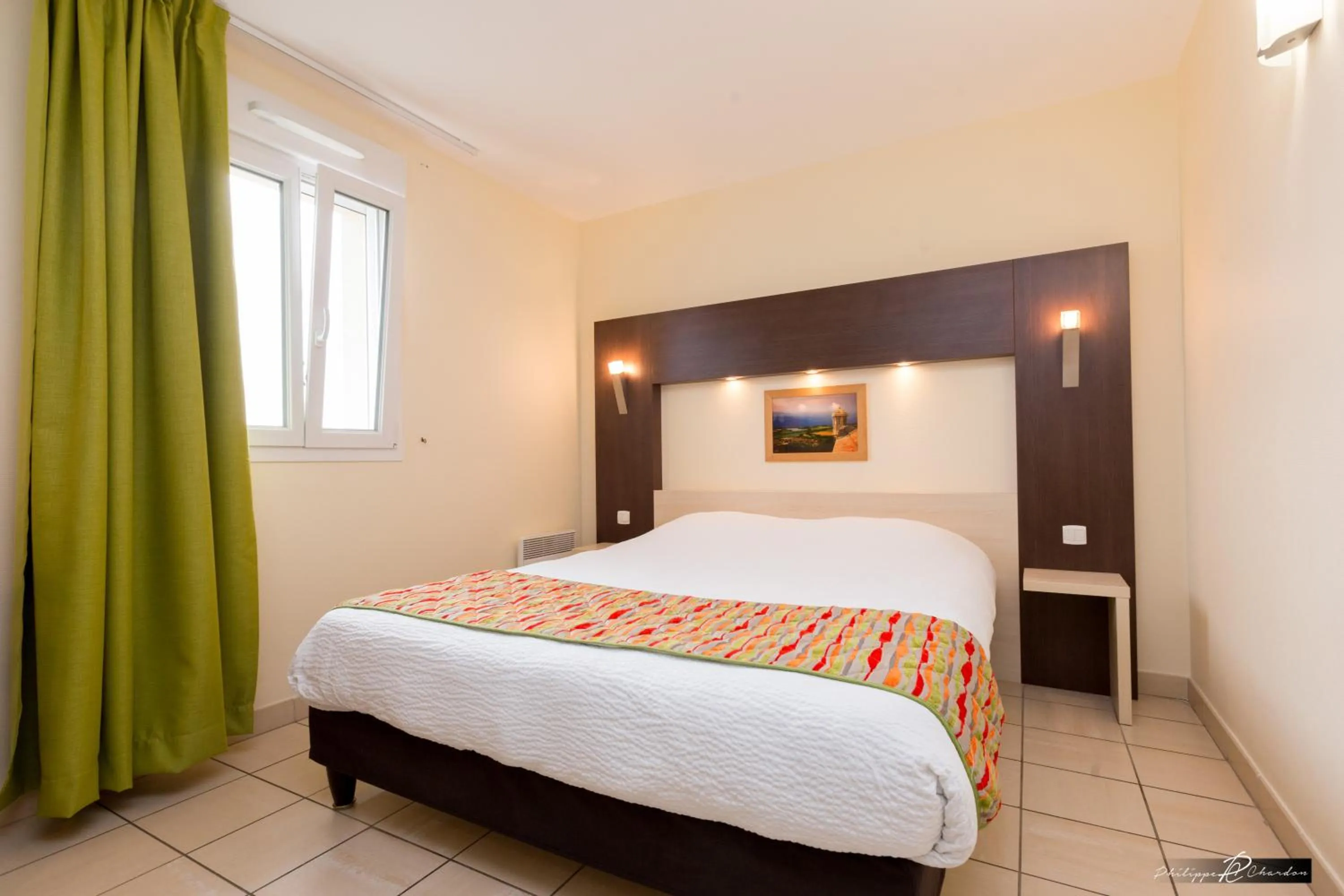 Photo of the whole room, Bed in Logis Jum'Hotel