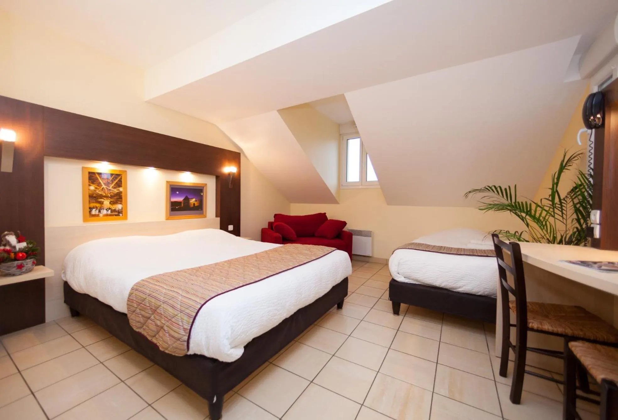 Photo of the whole room, Bed in Logis Jum'Hotel