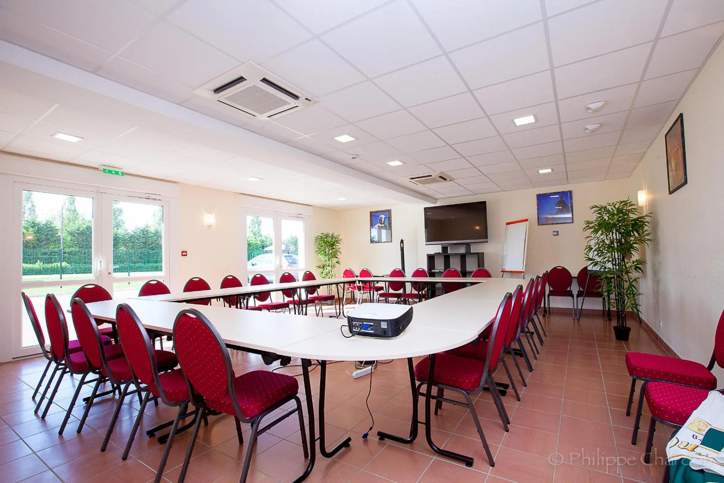 Business facilities in Logis Jum'Hotel
