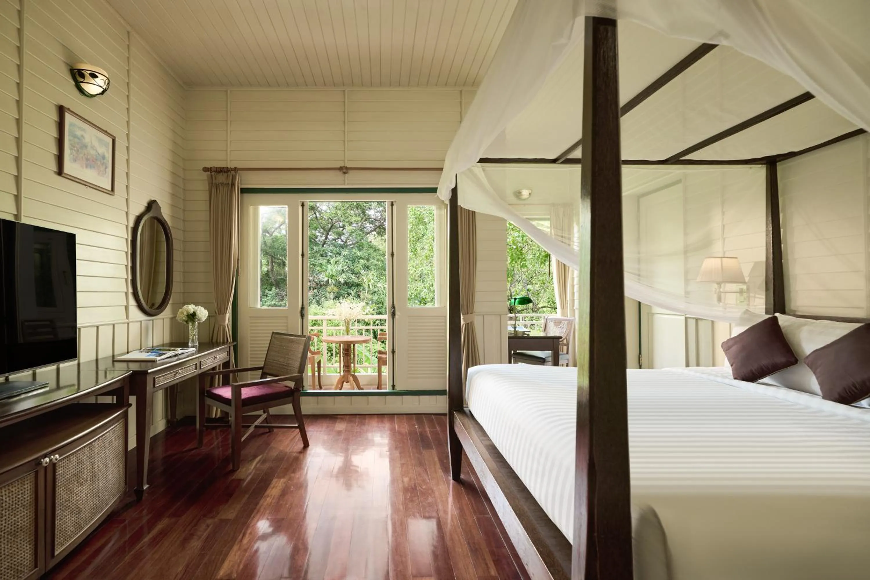 Bed in Kalanan Riverside Resort