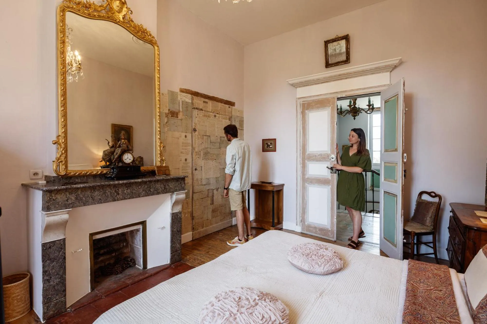 Photo of the whole room, Bed in Domaine du Buc, Le Château