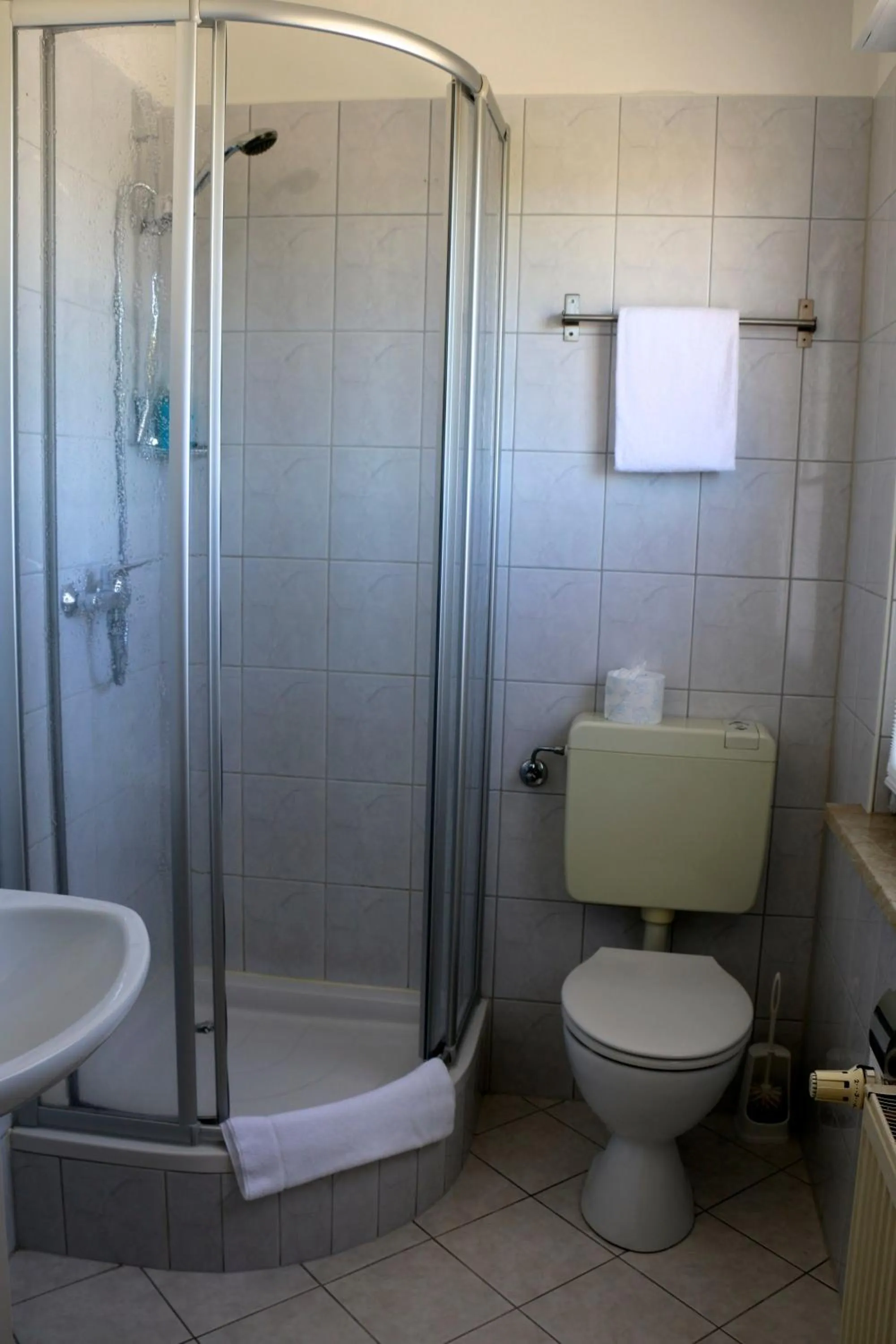 Bathroom in Casa Hotel Neu-Isenburg