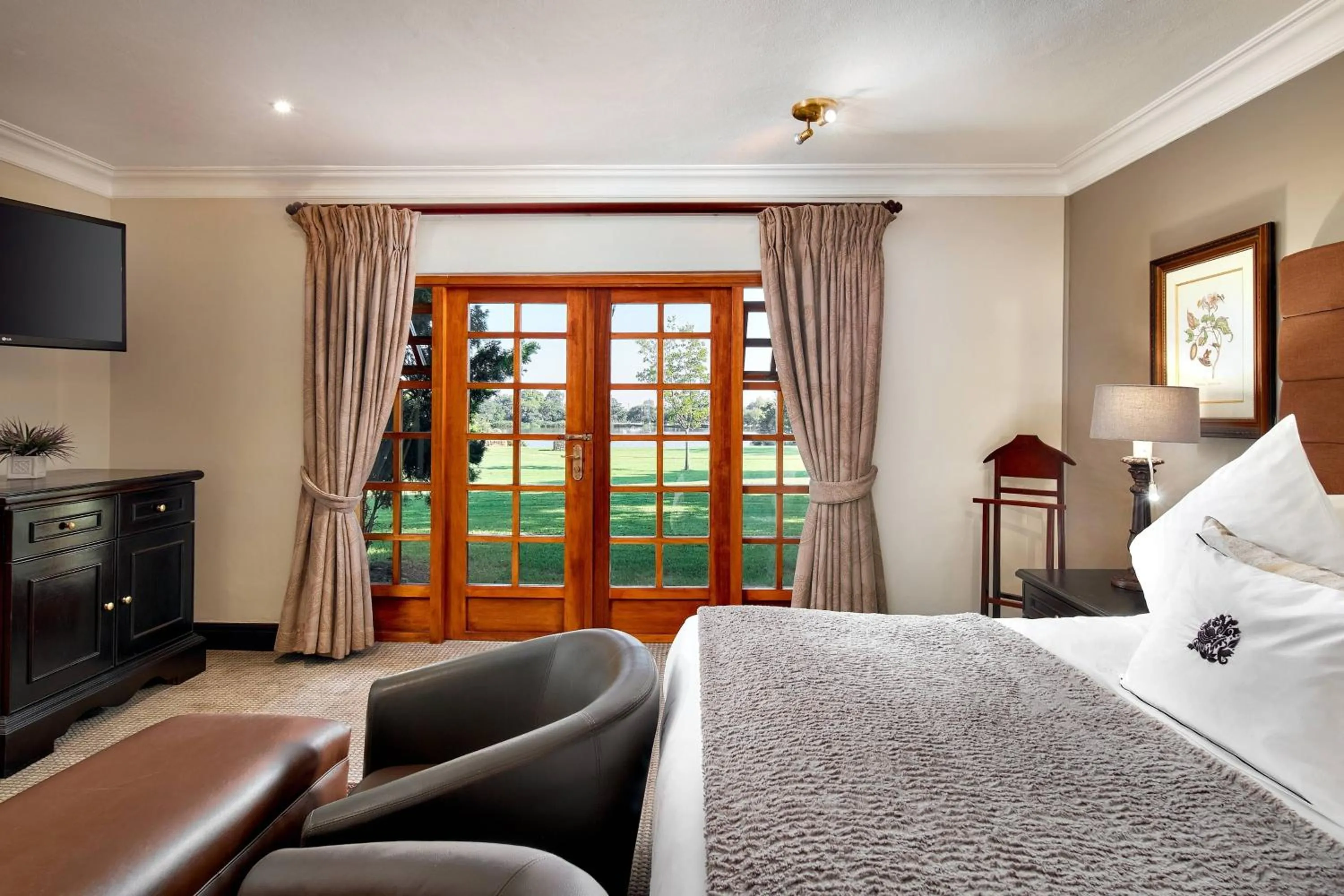 Photo of the whole room, Bed in Irene Country Hotel, Autograph Collection