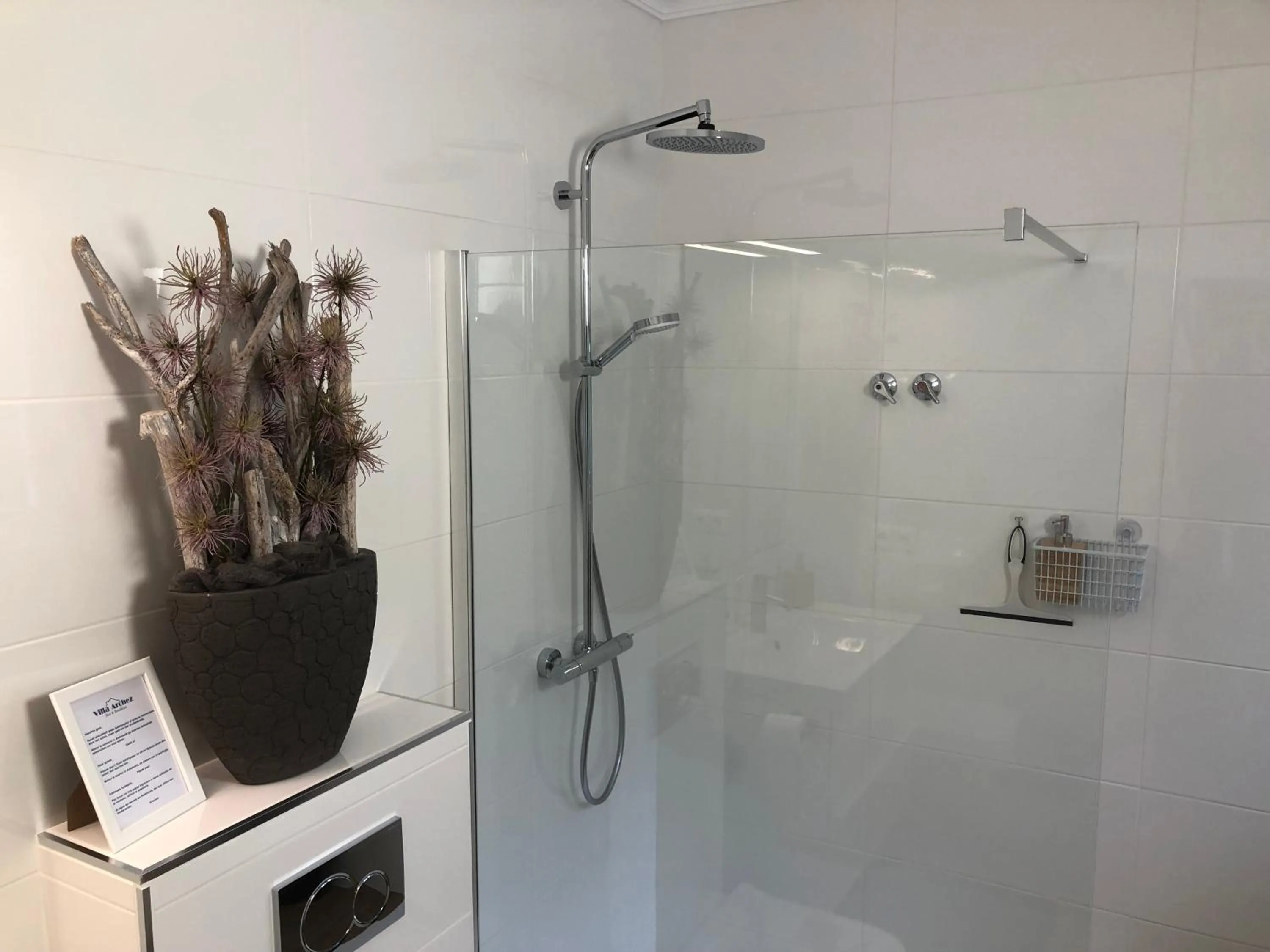 Shower in B&B Villa Archez