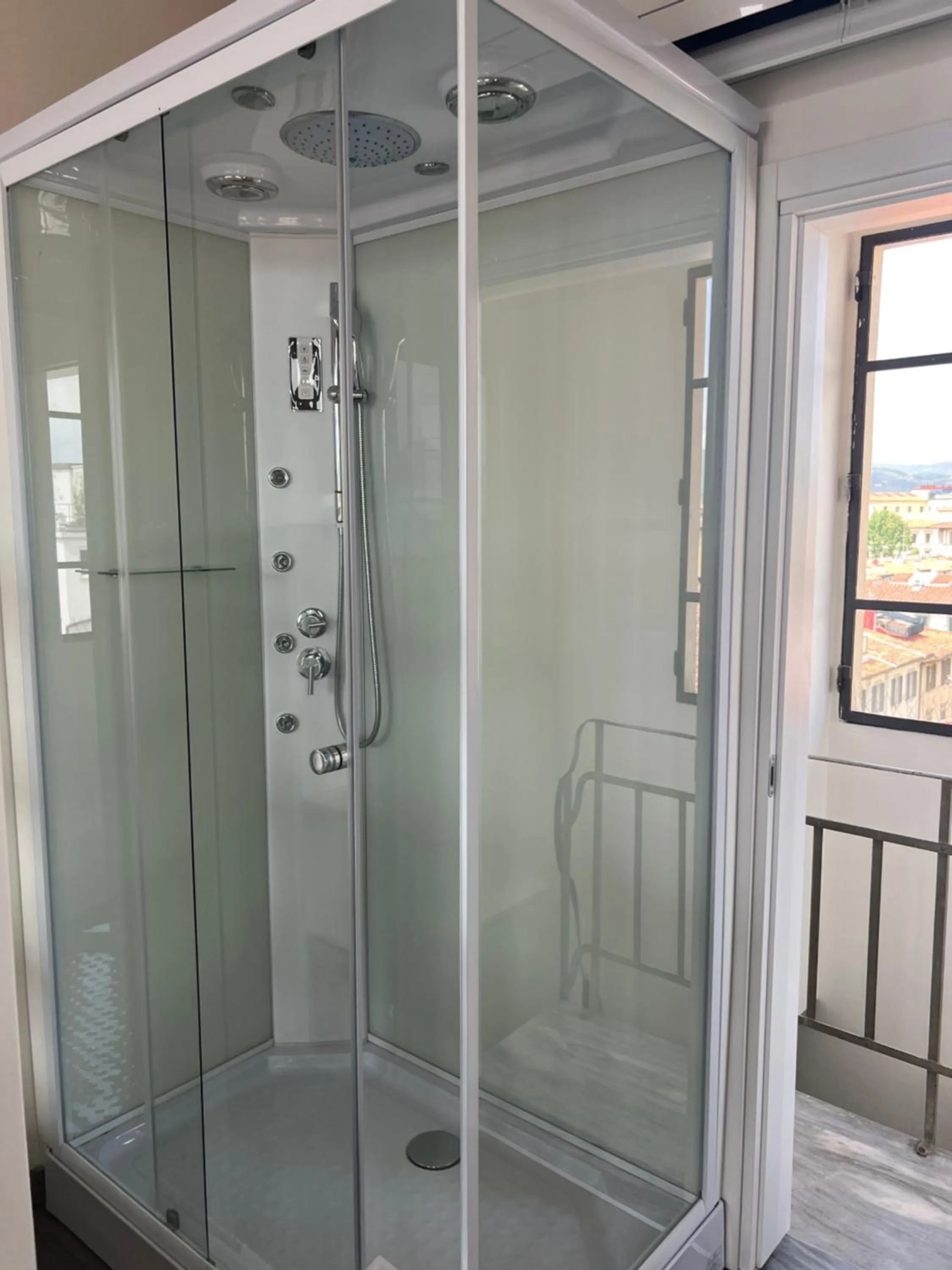Shower in Artemente Florence B&B