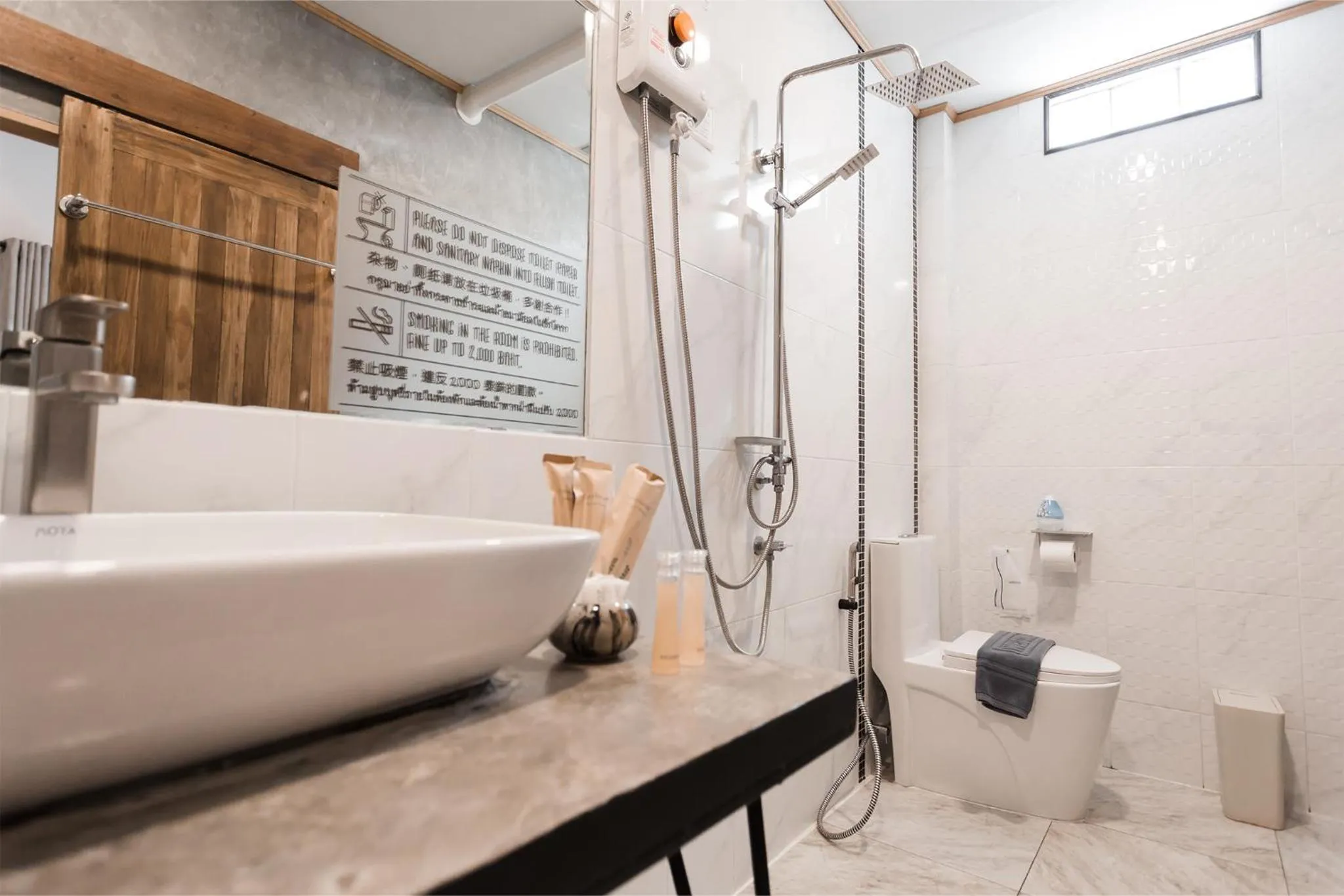 Shower in Sleepy House Chiang Rai