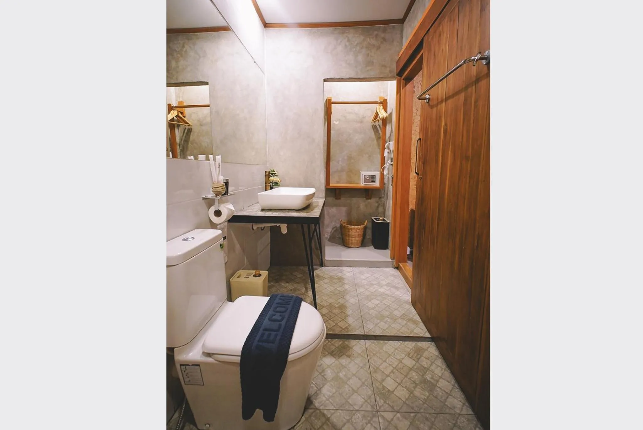 Toilet in Sleepy House Chiang Rai