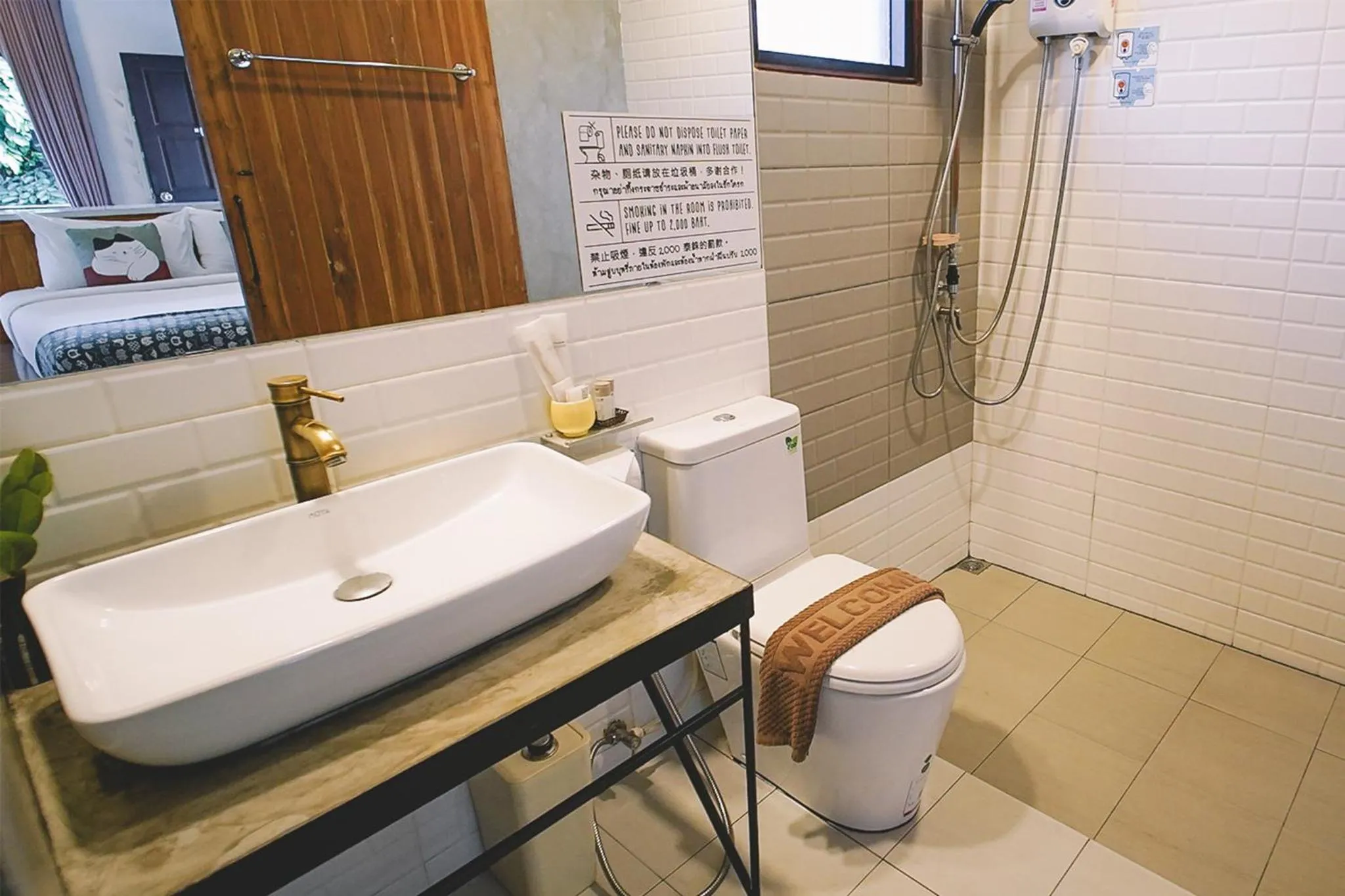 Shower in Sleepy House Chiang Rai