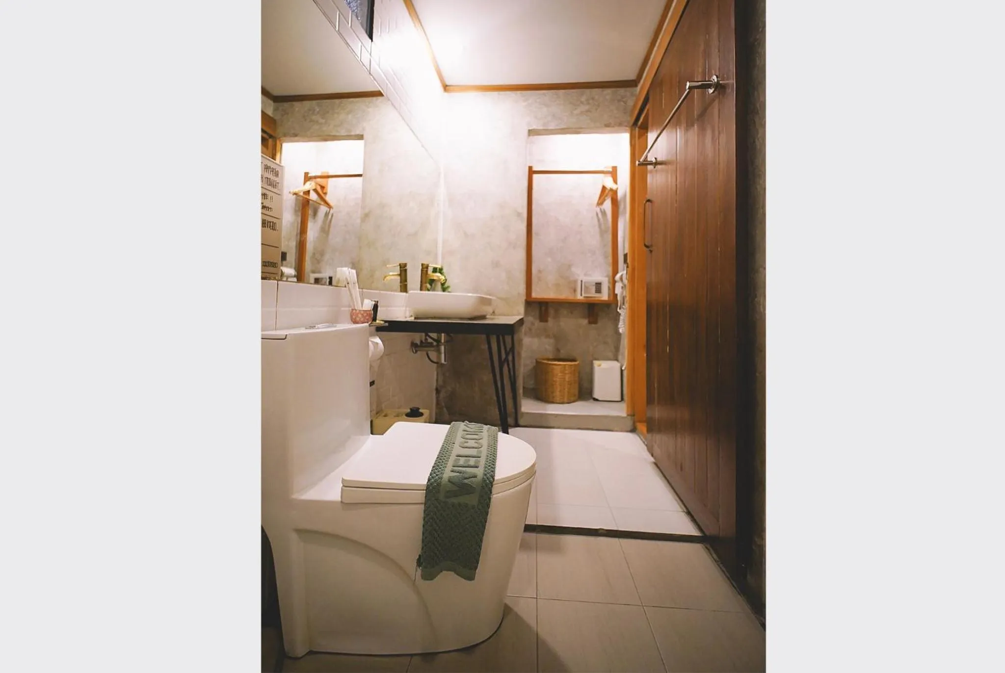 Toilet in Sleepy House Chiang Rai