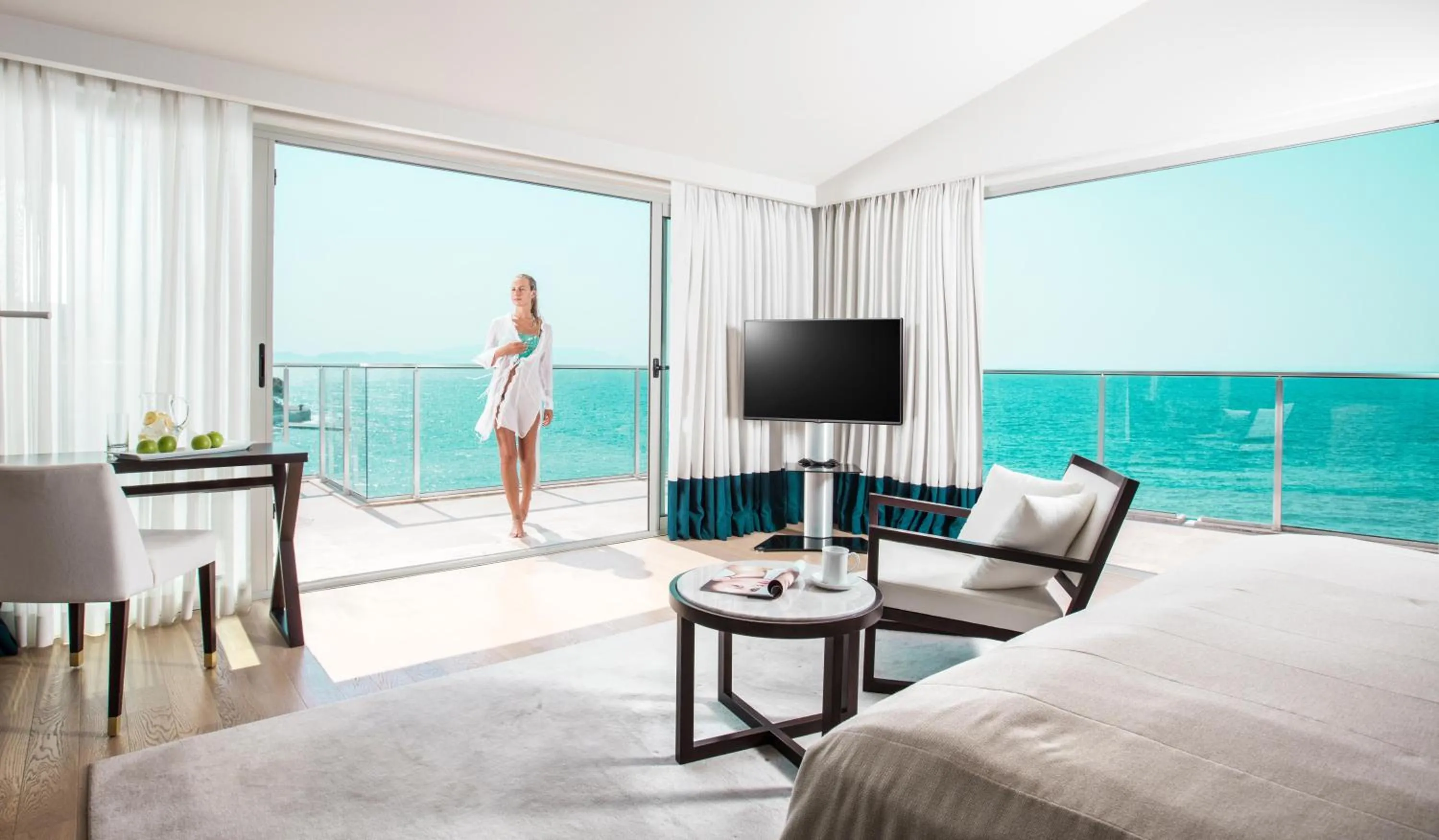 Photo of the whole room, Bed in Charisma De Luxe Hotel