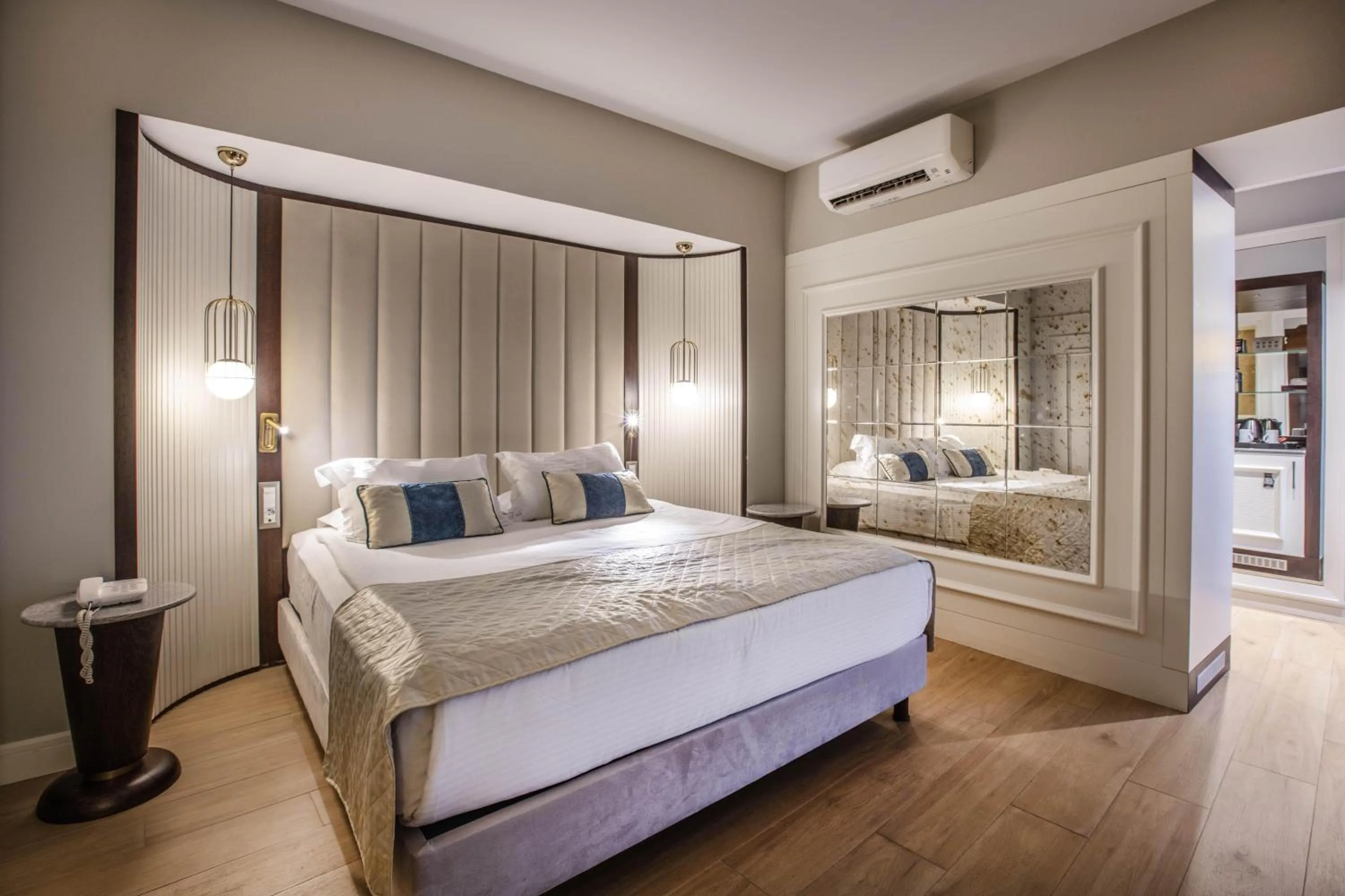 Photo of the whole room, Bed in Charisma De Luxe Hotel