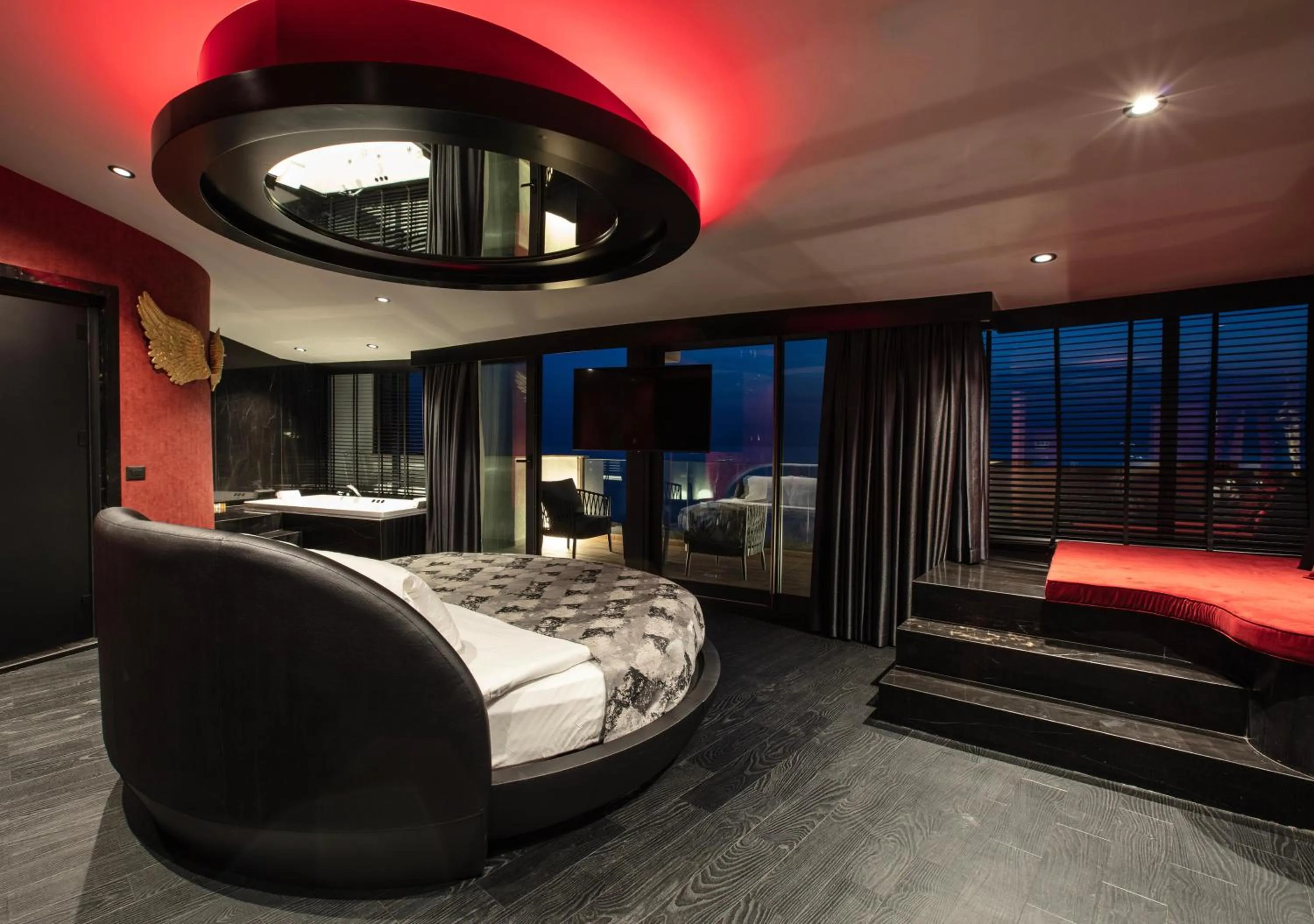 Photo of the whole room, Bed in Charisma De Luxe Hotel