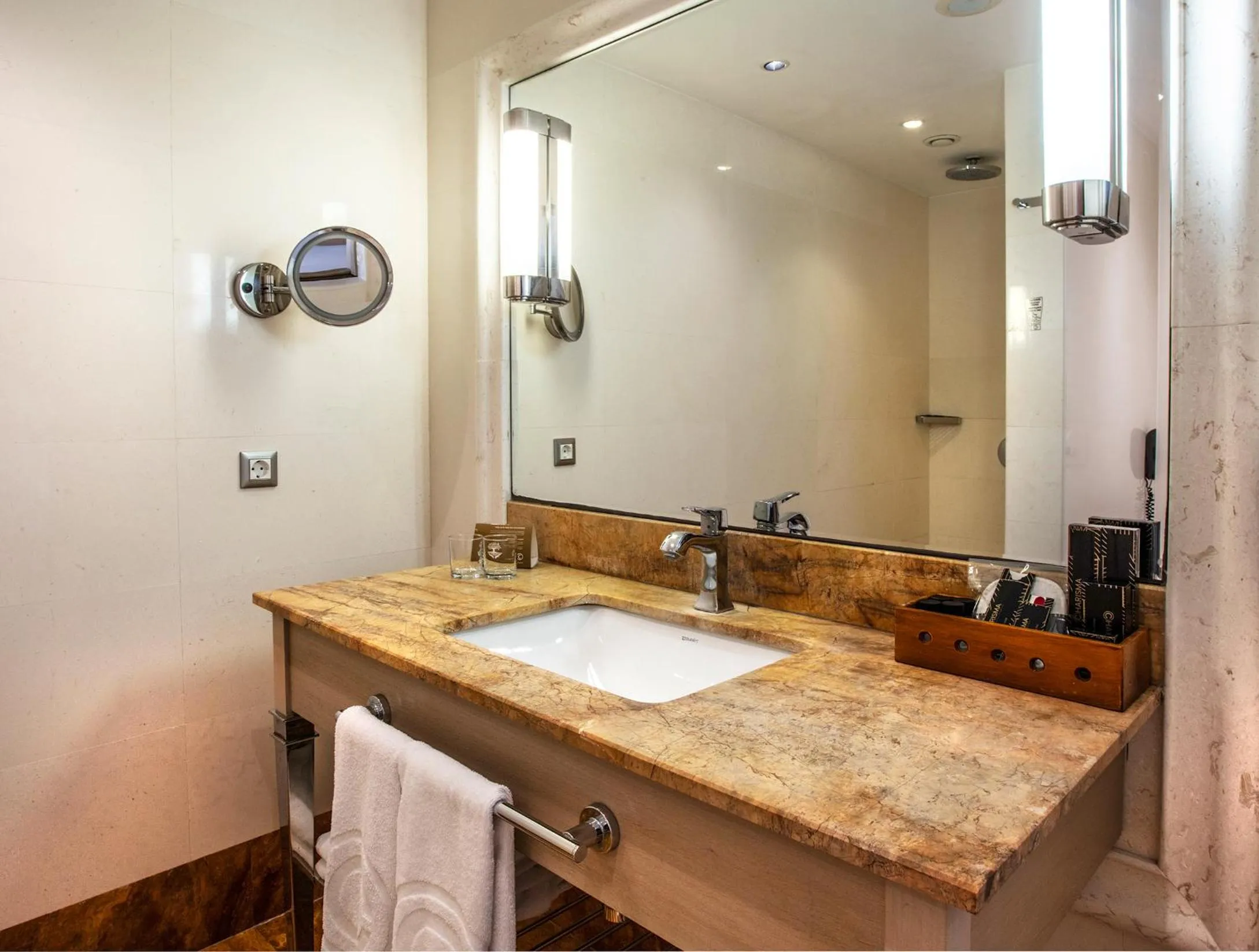 Bathroom in Charisma De Luxe Hotel