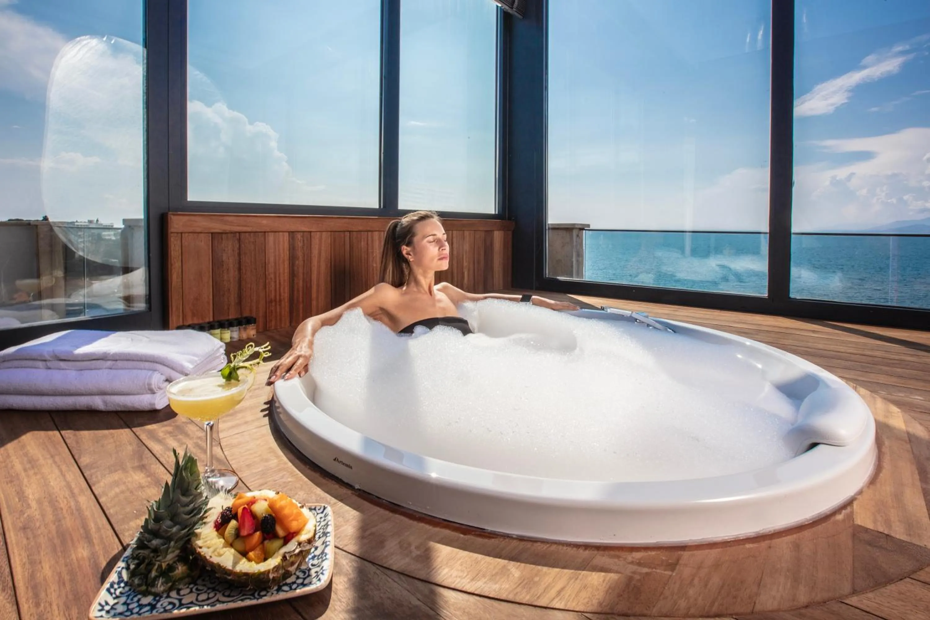 Bath in Charisma De Luxe Hotel