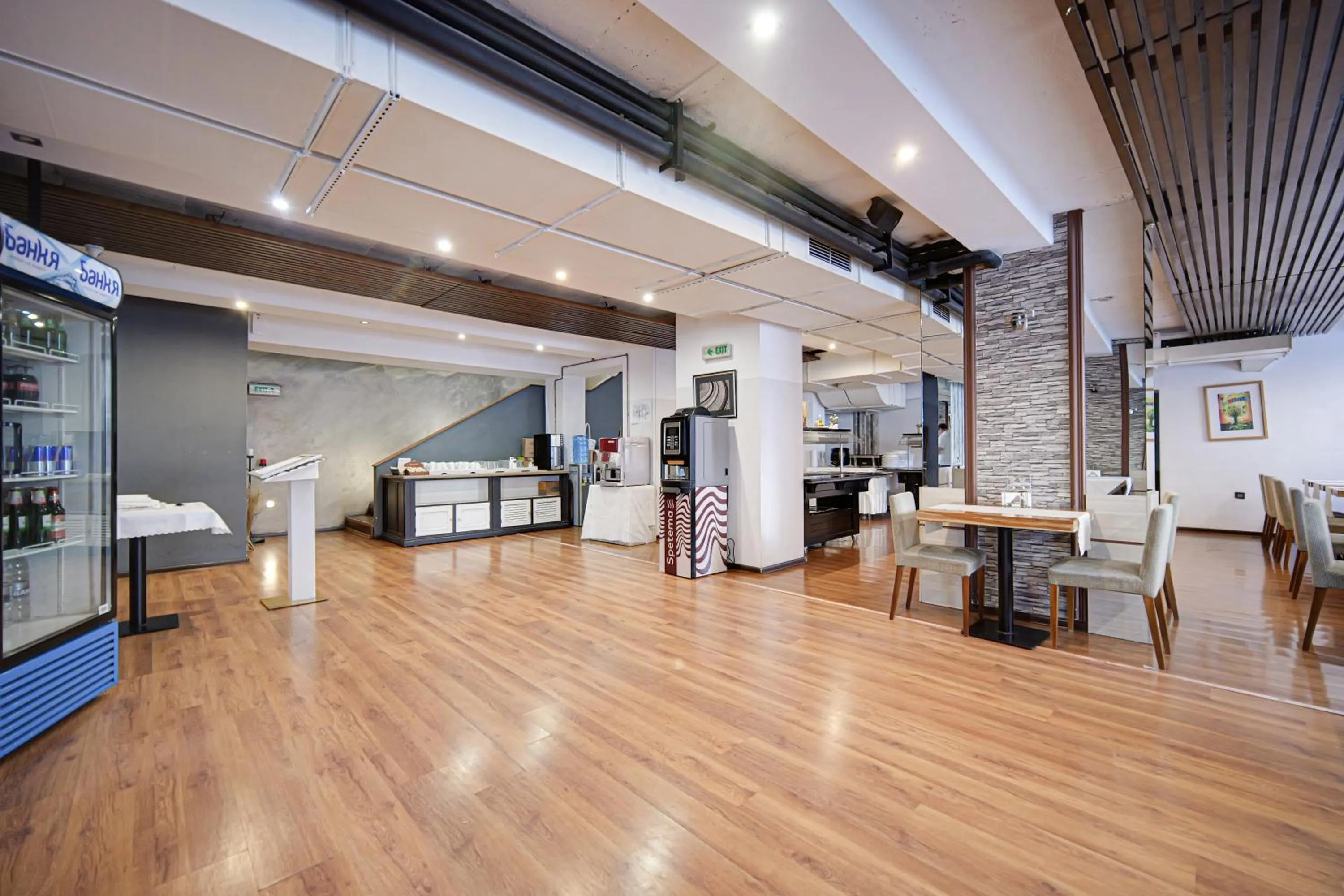 Restaurant/places to eat in Riverside Boutique Hotel