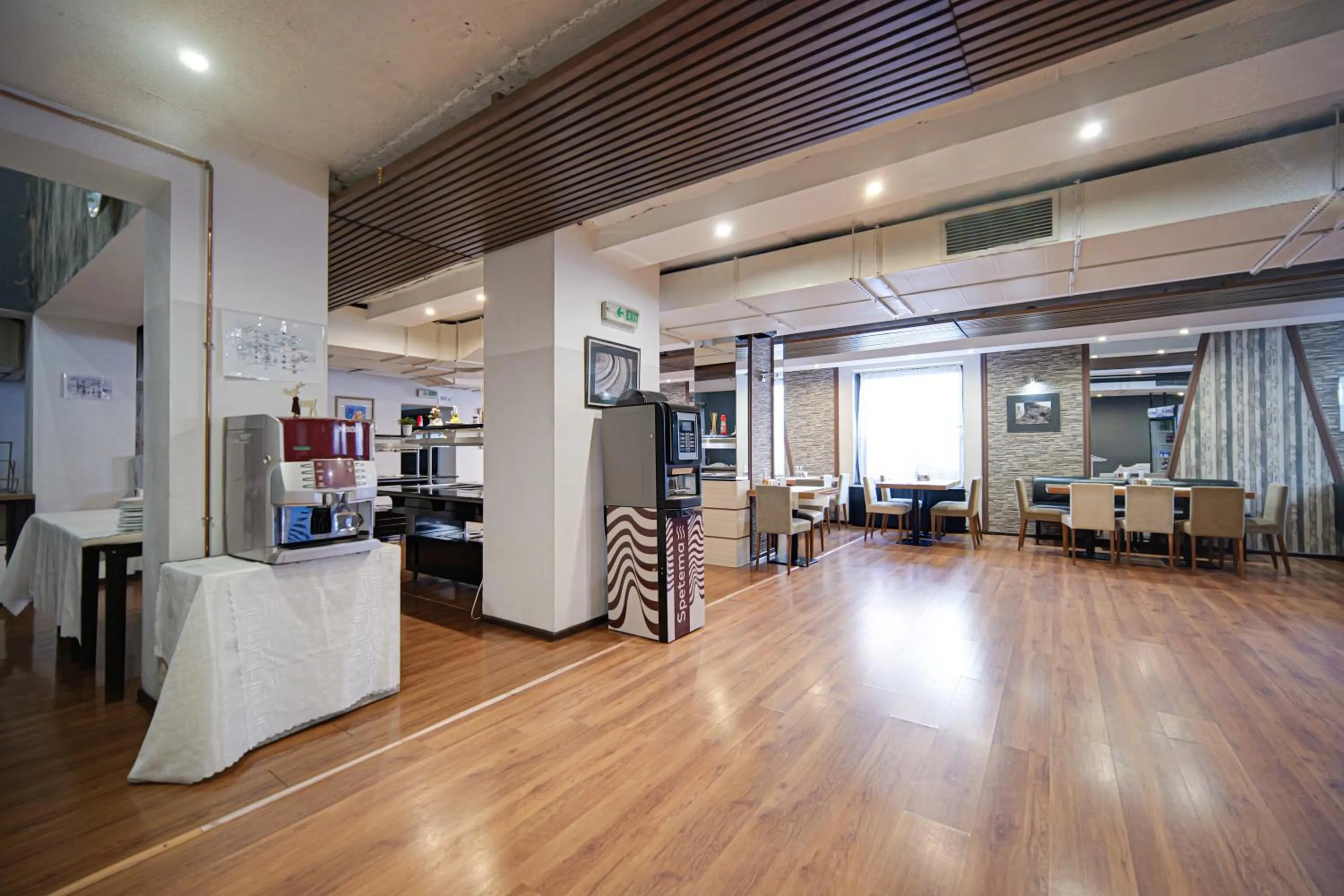 Restaurant/places to eat in Riverside Boutique Hotel