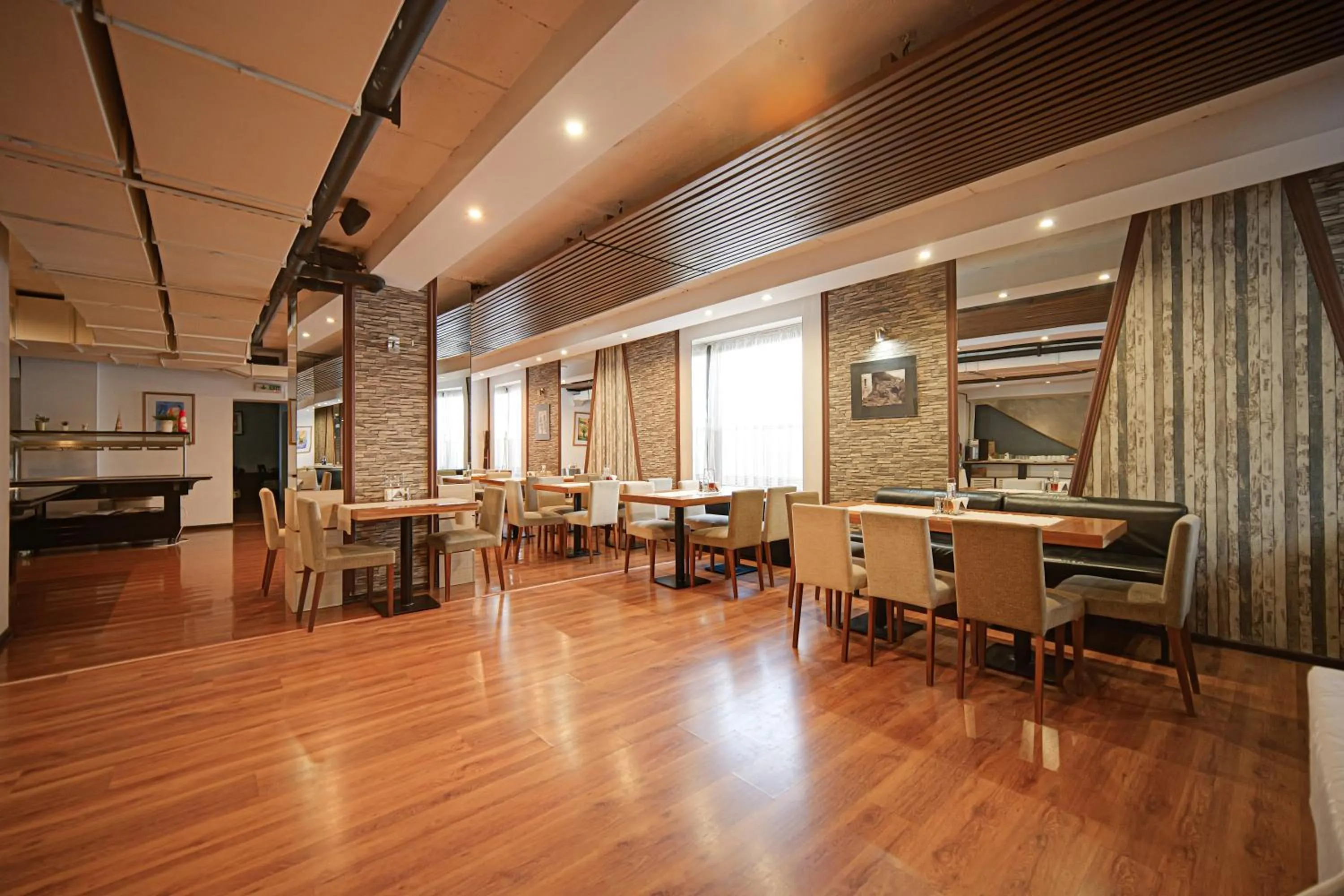 Restaurant/places to eat in Riverside Boutique Hotel