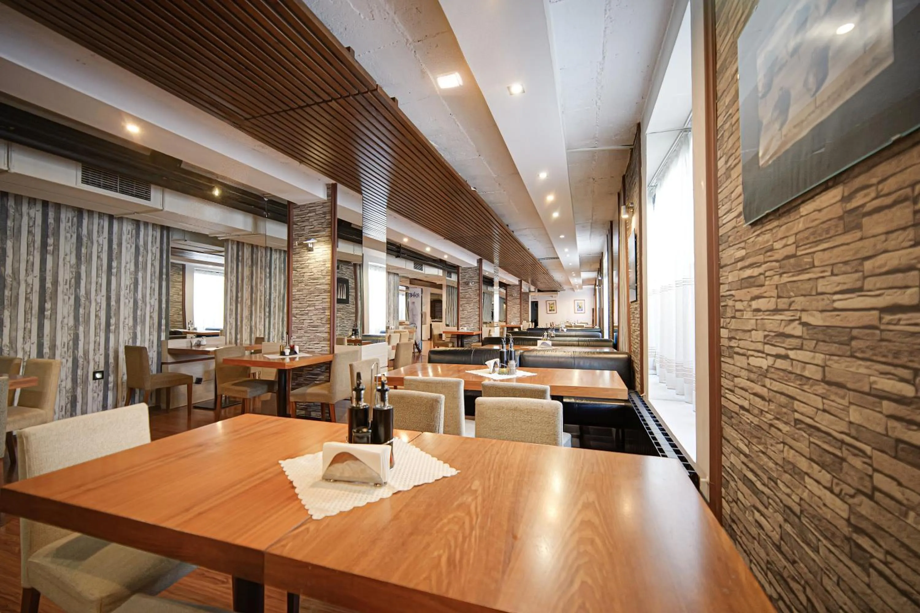 Restaurant/places to eat in Riverside Boutique Hotel