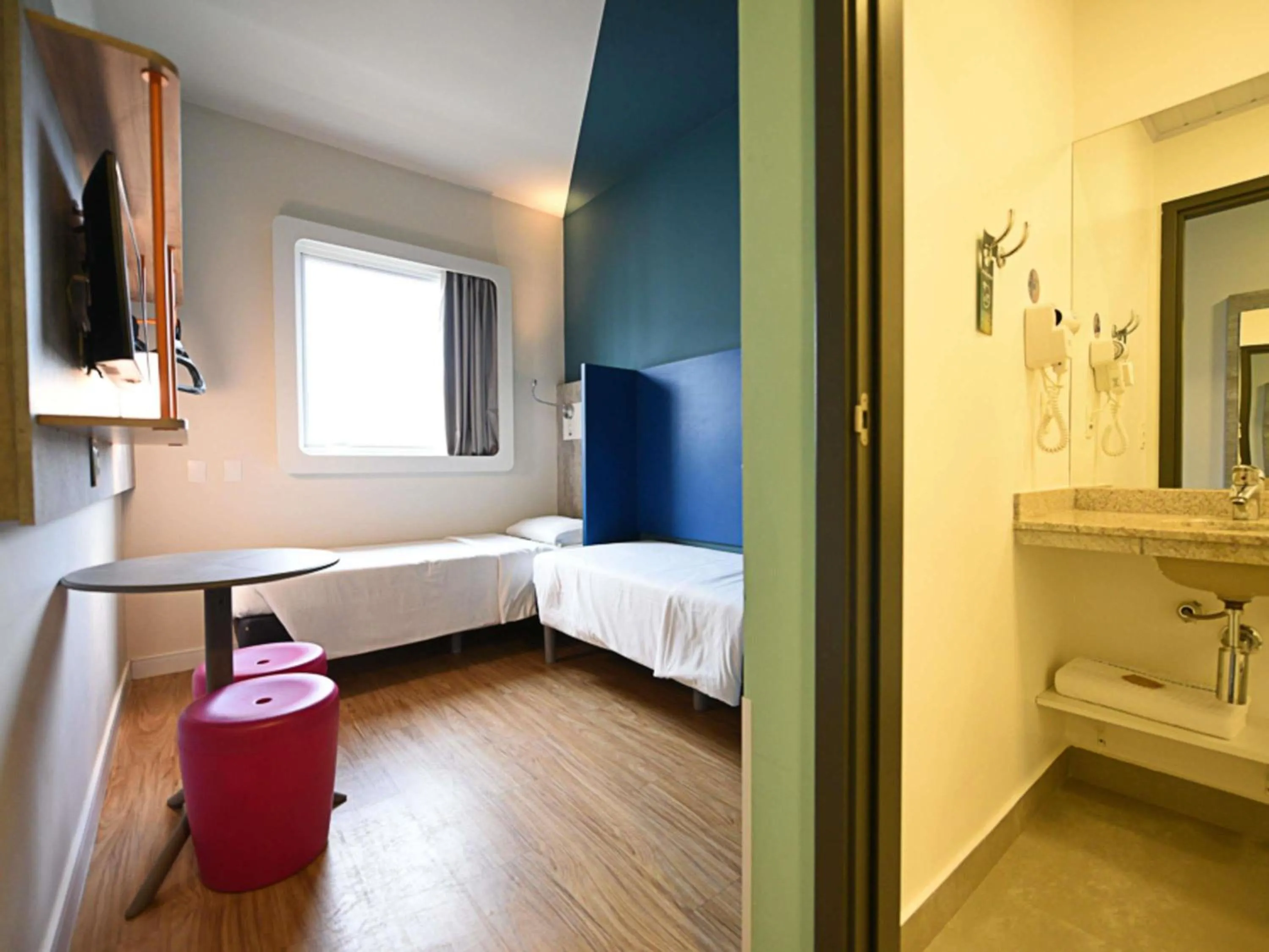 Bedroom, Bed in ibis budget Santos Gonzaga