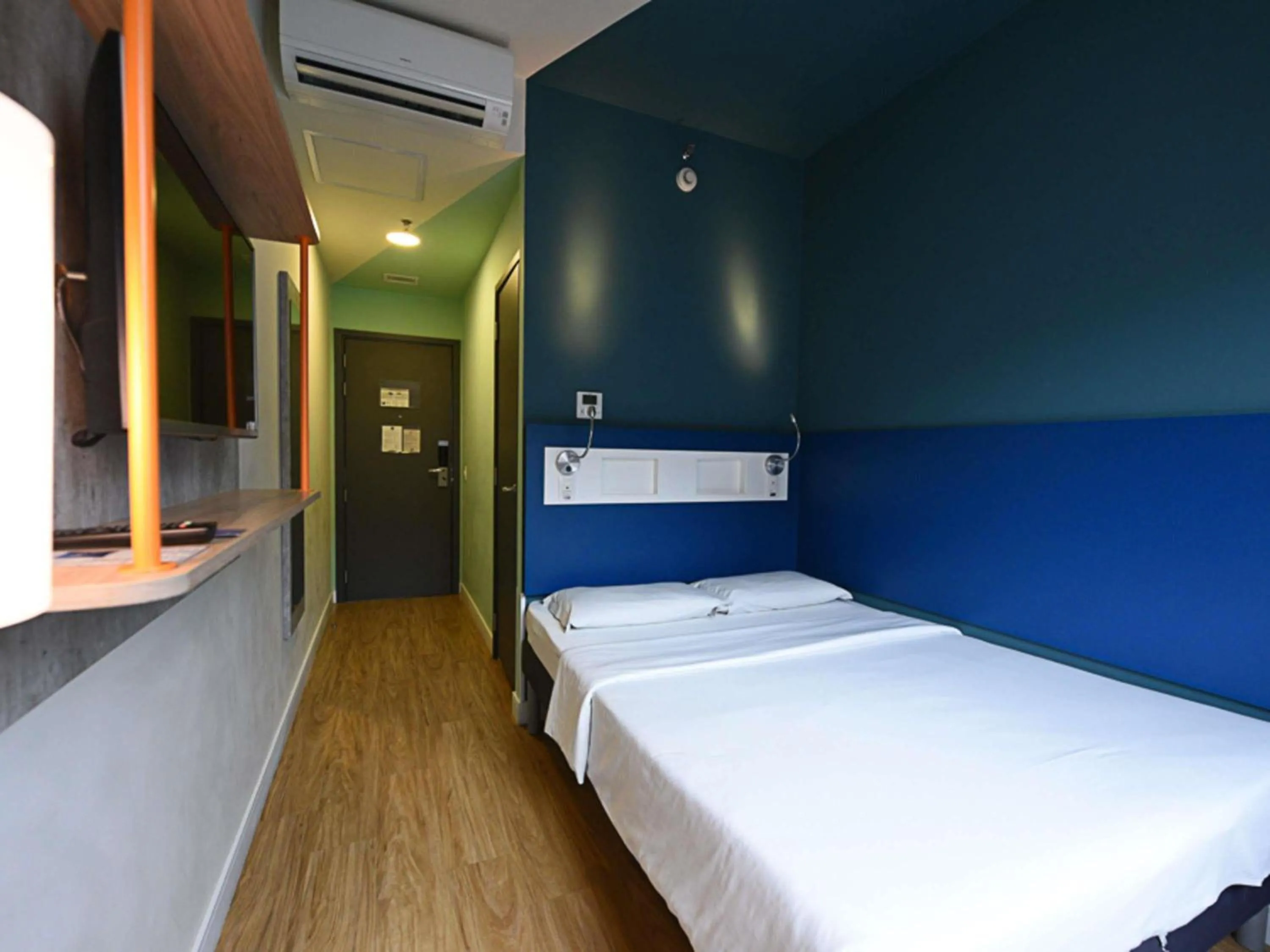 Bedroom, Bed in ibis budget Santos Gonzaga
