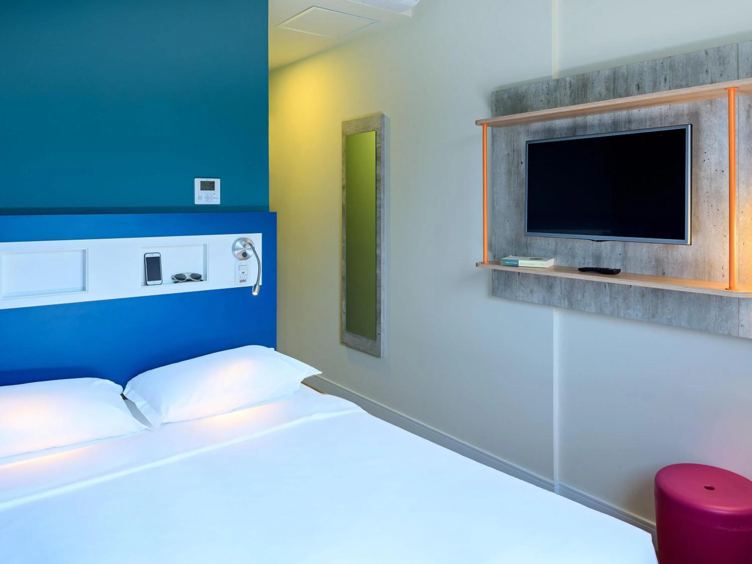 Bedroom, Bed in ibis budget Santos Gonzaga