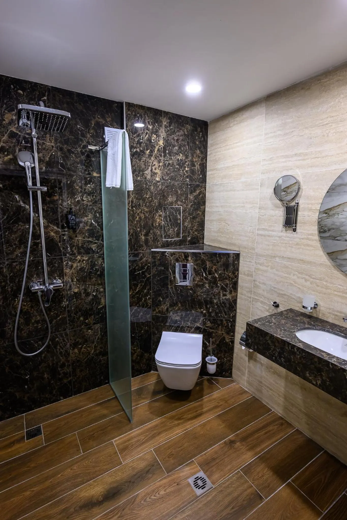 Shower in Hotel Montecito