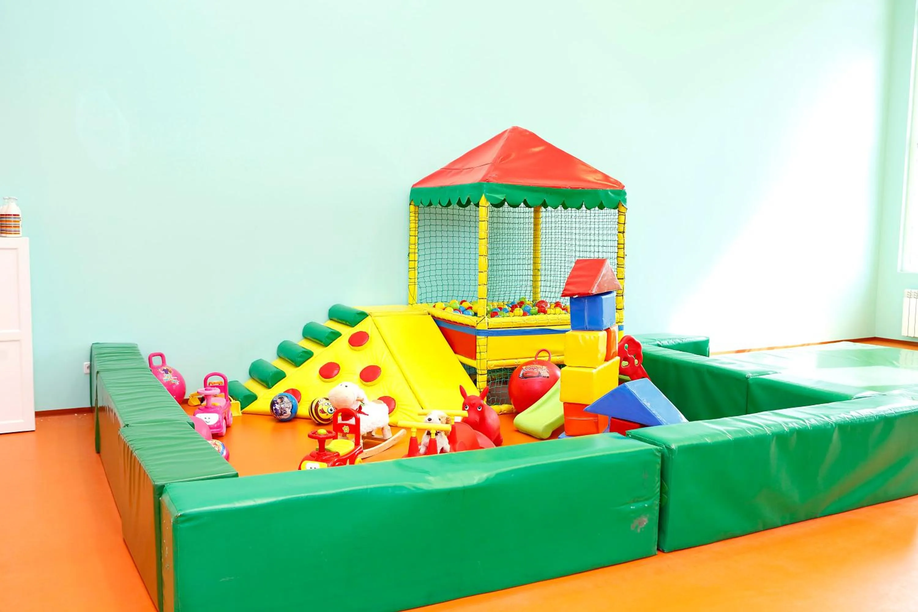 Photo of the whole room in Hotel Montecito