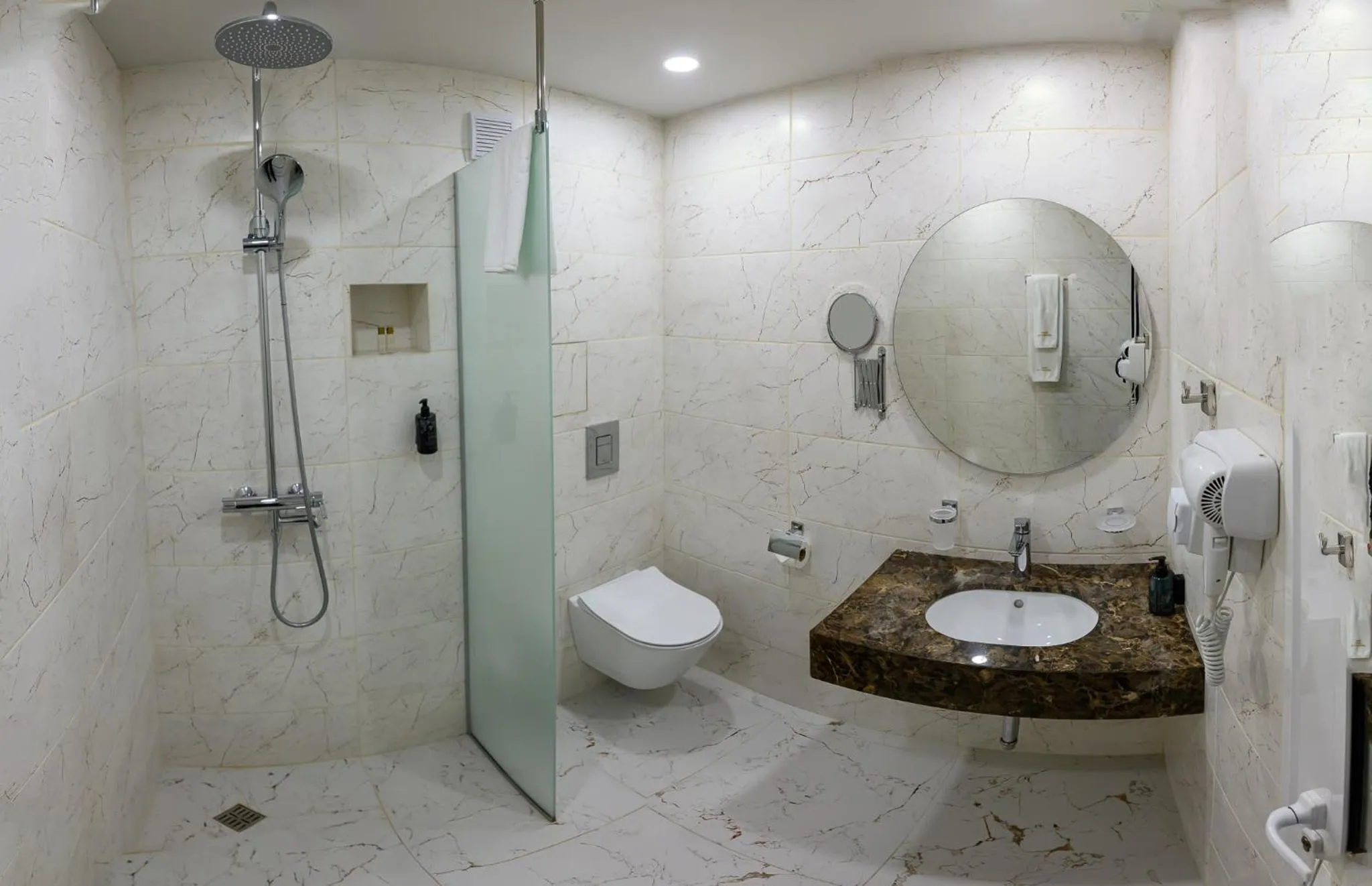 Shower in Hotel Montecito