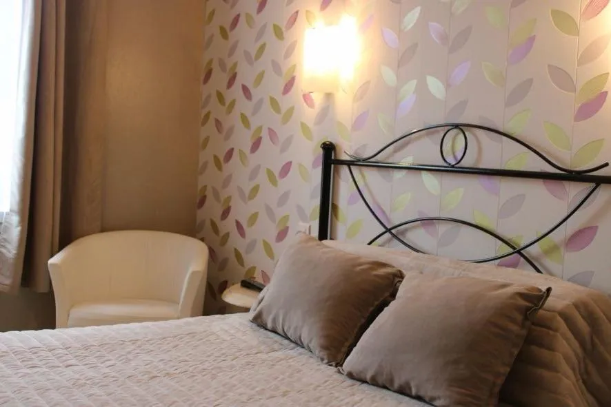 Bed in Logis Hôtel L'Ayguelade