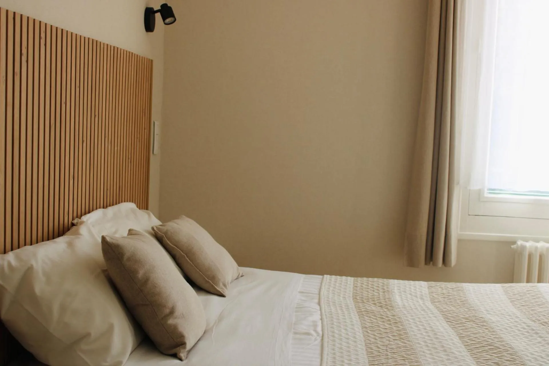 Bed in Logis Hôtel L'Ayguelade