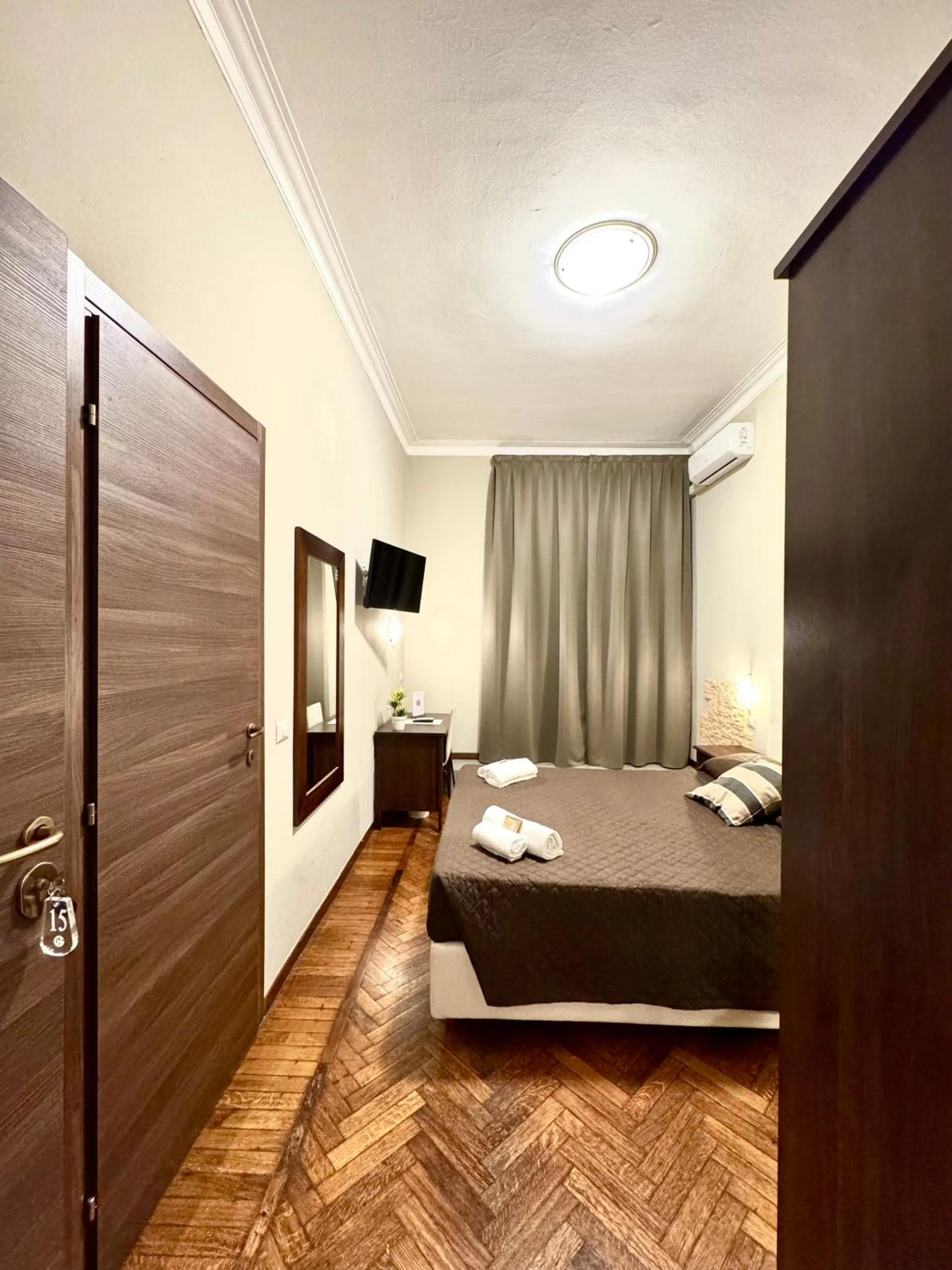 Photo of the whole room, Bed in Carlo Goldoni Hotel