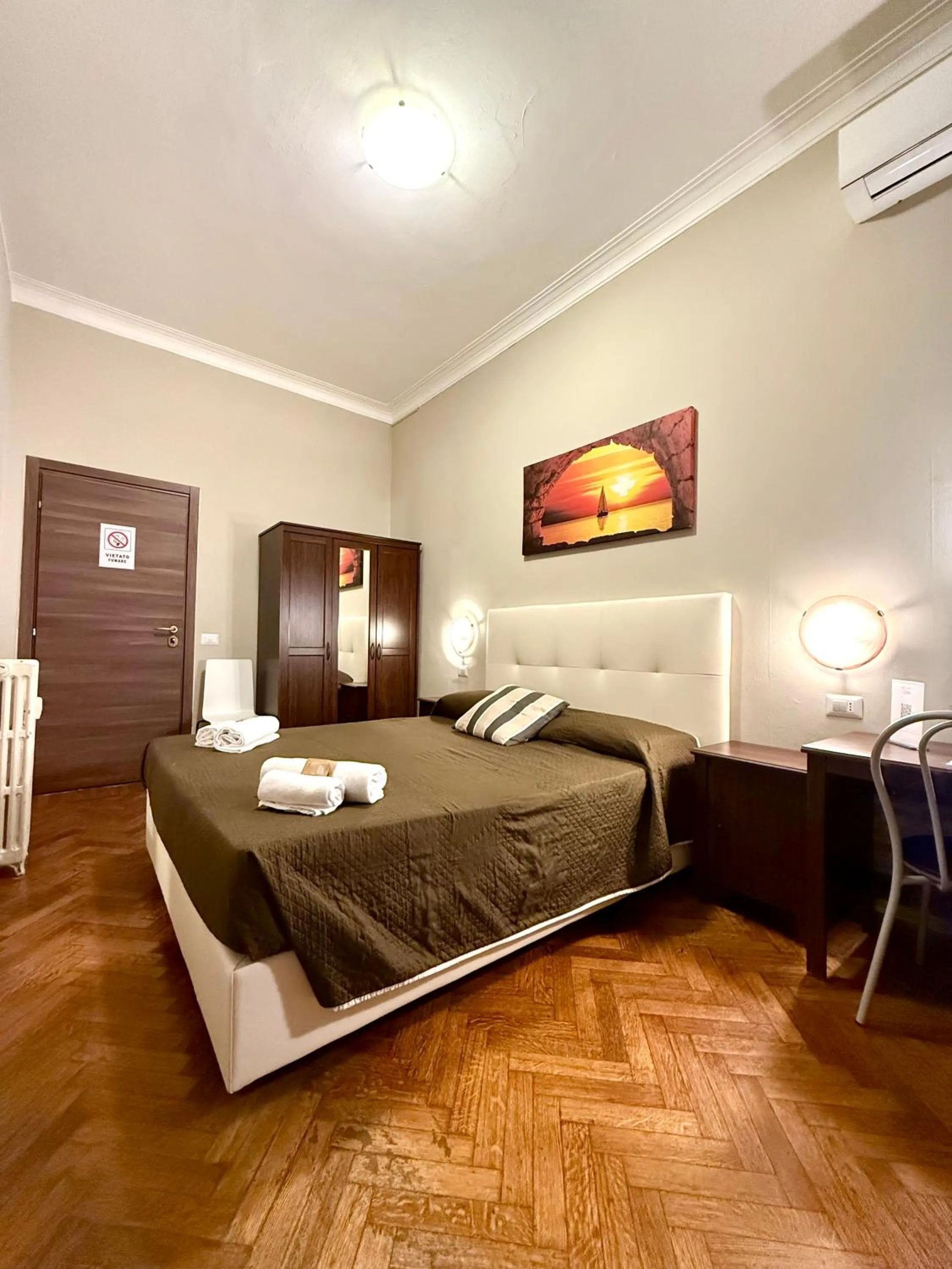 Bed in Carlo Goldoni Hotel