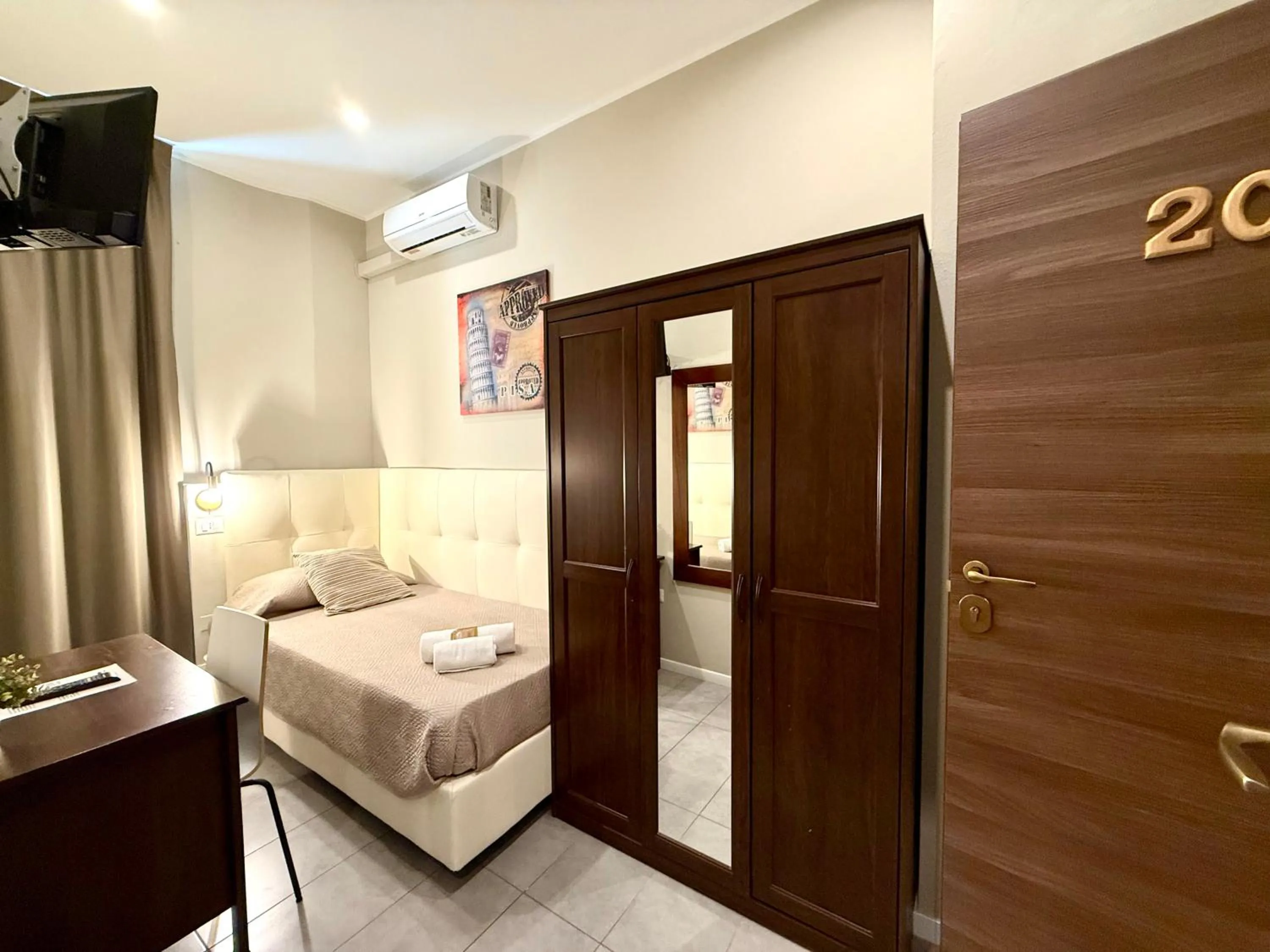 Bed in Carlo Goldoni Hotel