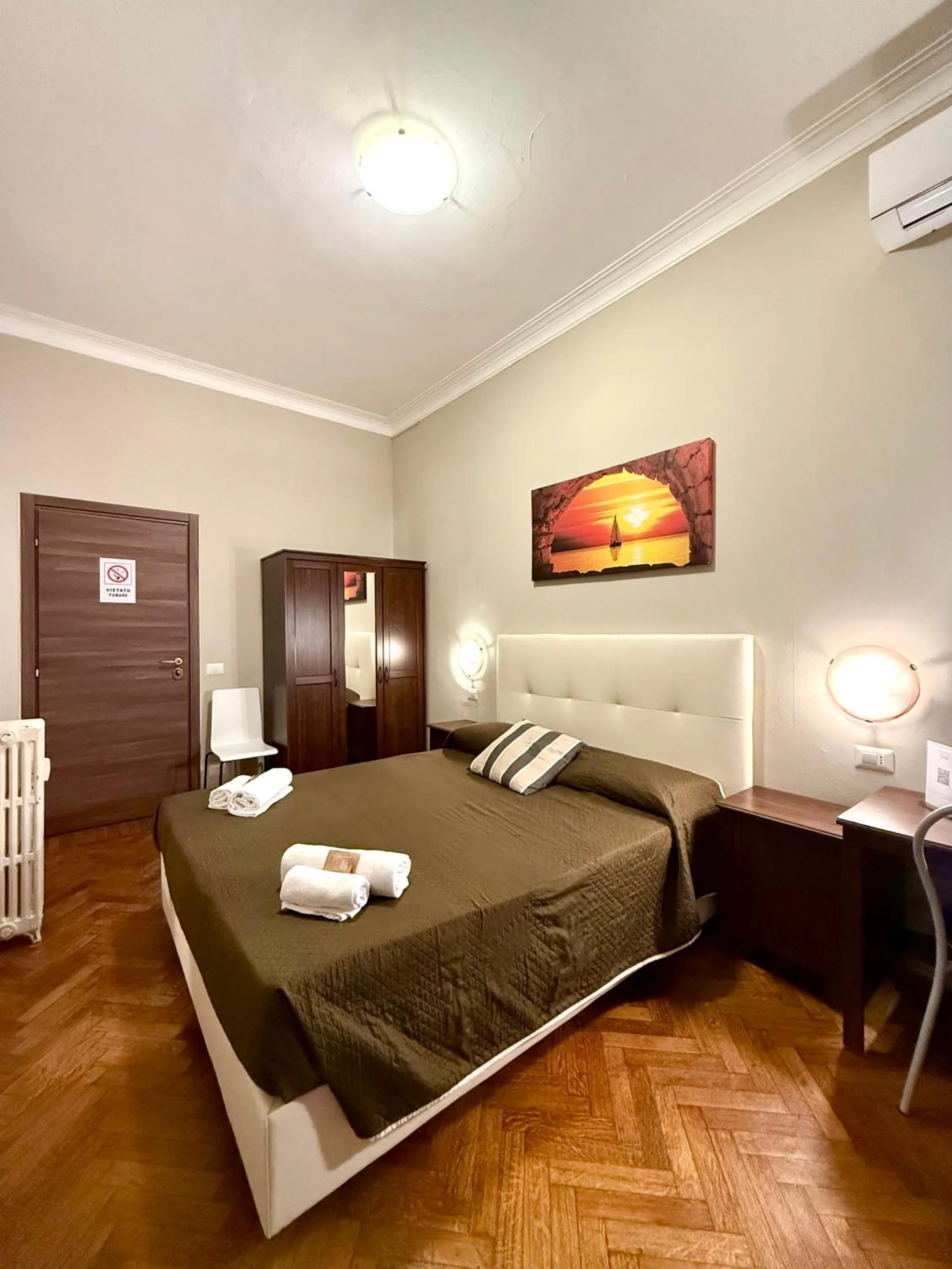 Bed in Carlo Goldoni Hotel