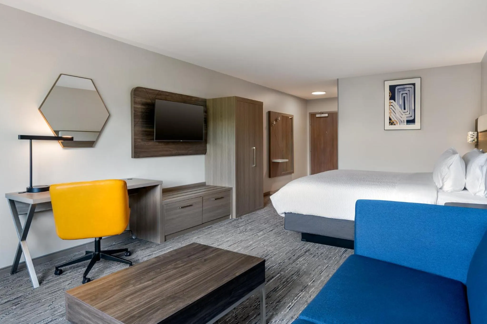 Photo of the whole room, Bed in Holiday Inn Express & Suites Pittsfield-Lenox-Berkshires by IHG