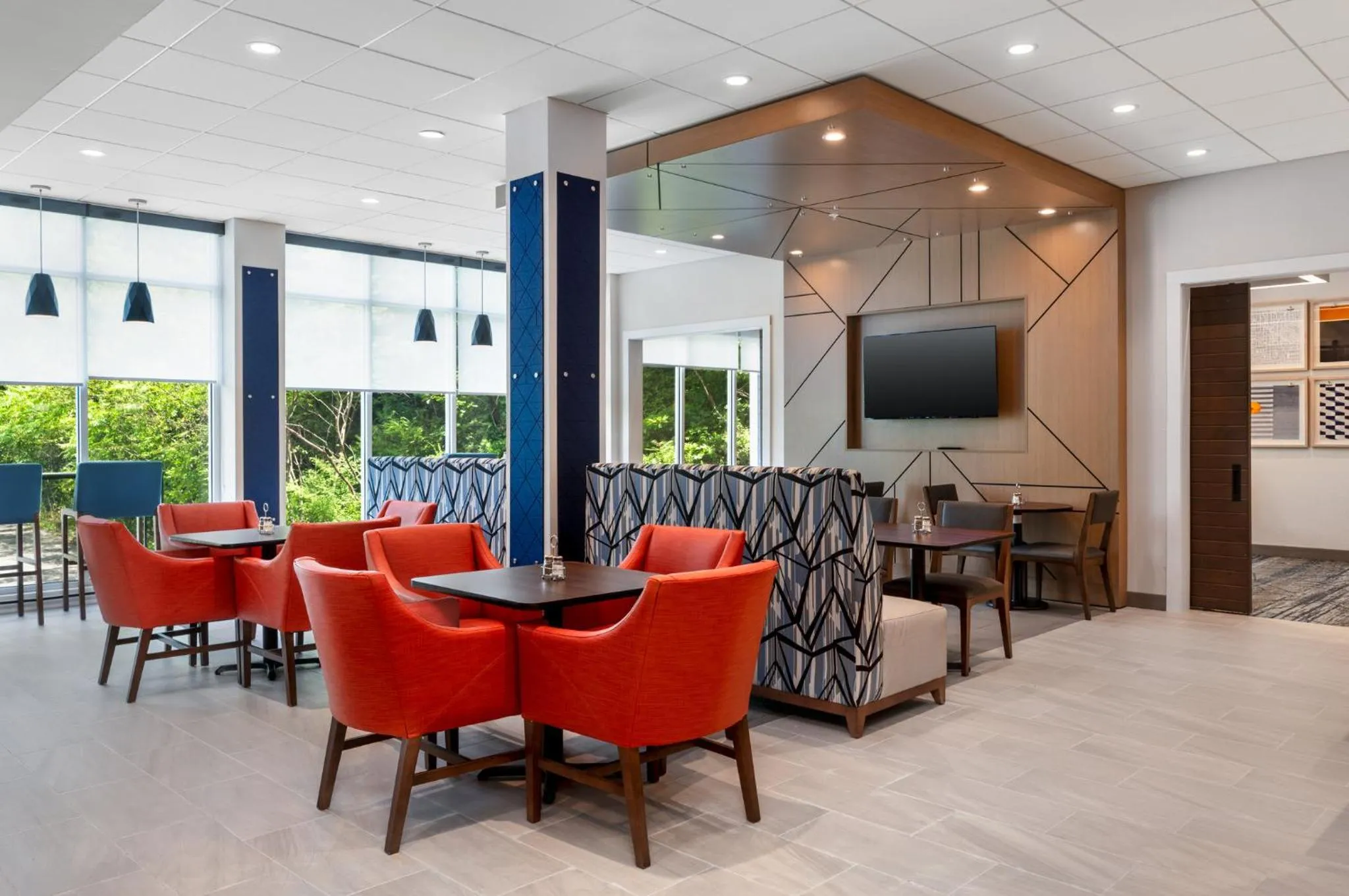 Breakfast in Holiday Inn Express & Suites Pittsfield-Lenox-Berkshires by IHG