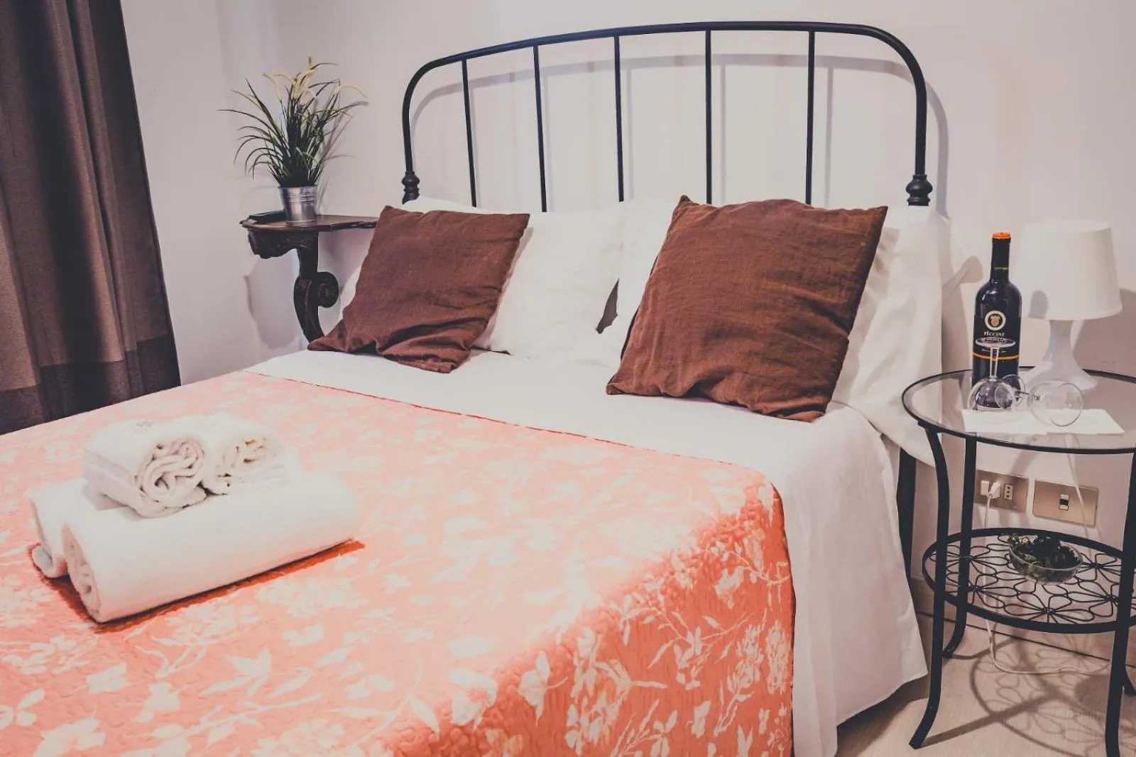 Bedroom, Bed in Gattopardo Rooms Florence