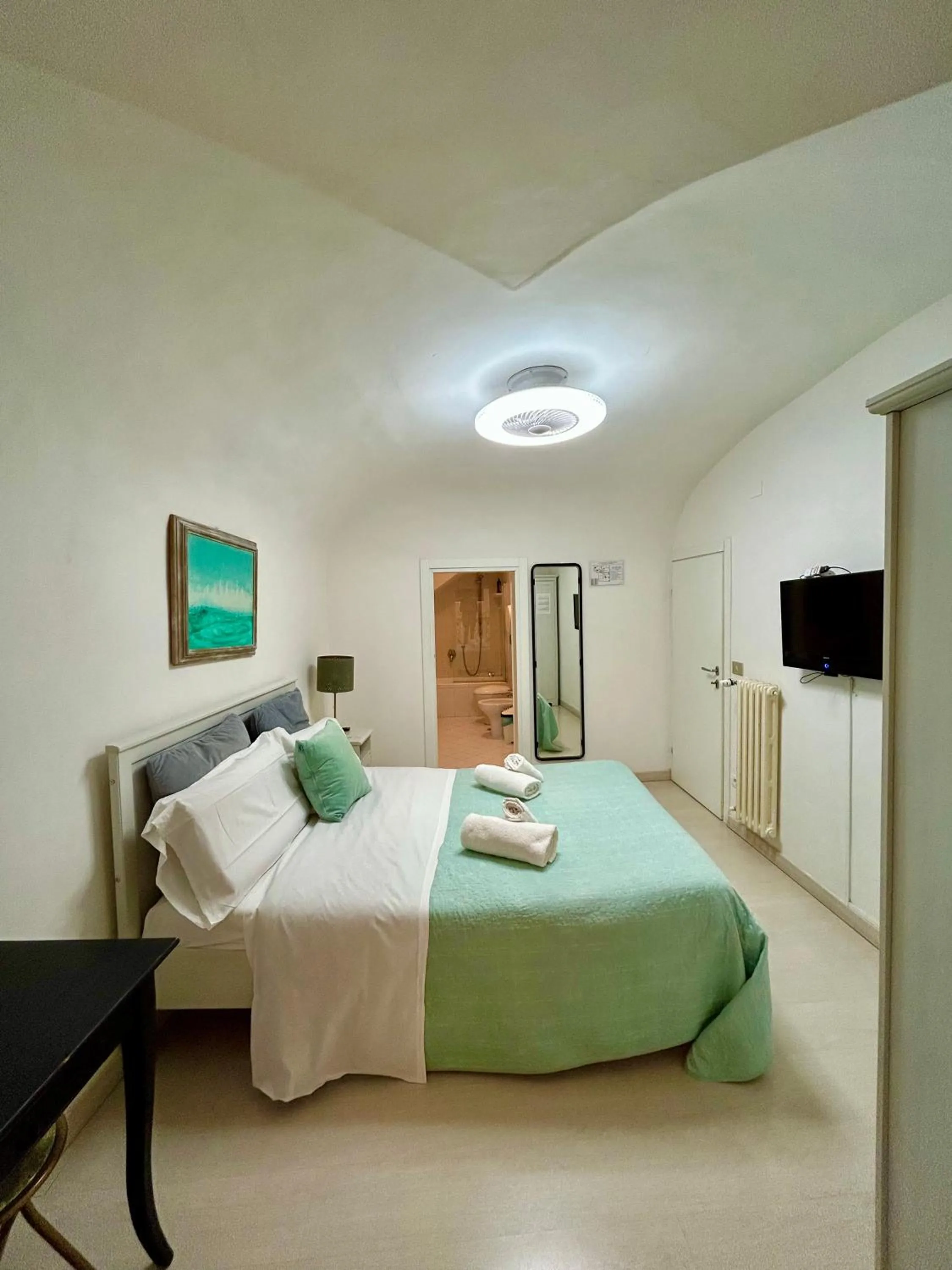 Bedroom, Bed in Gattopardo Rooms Florence