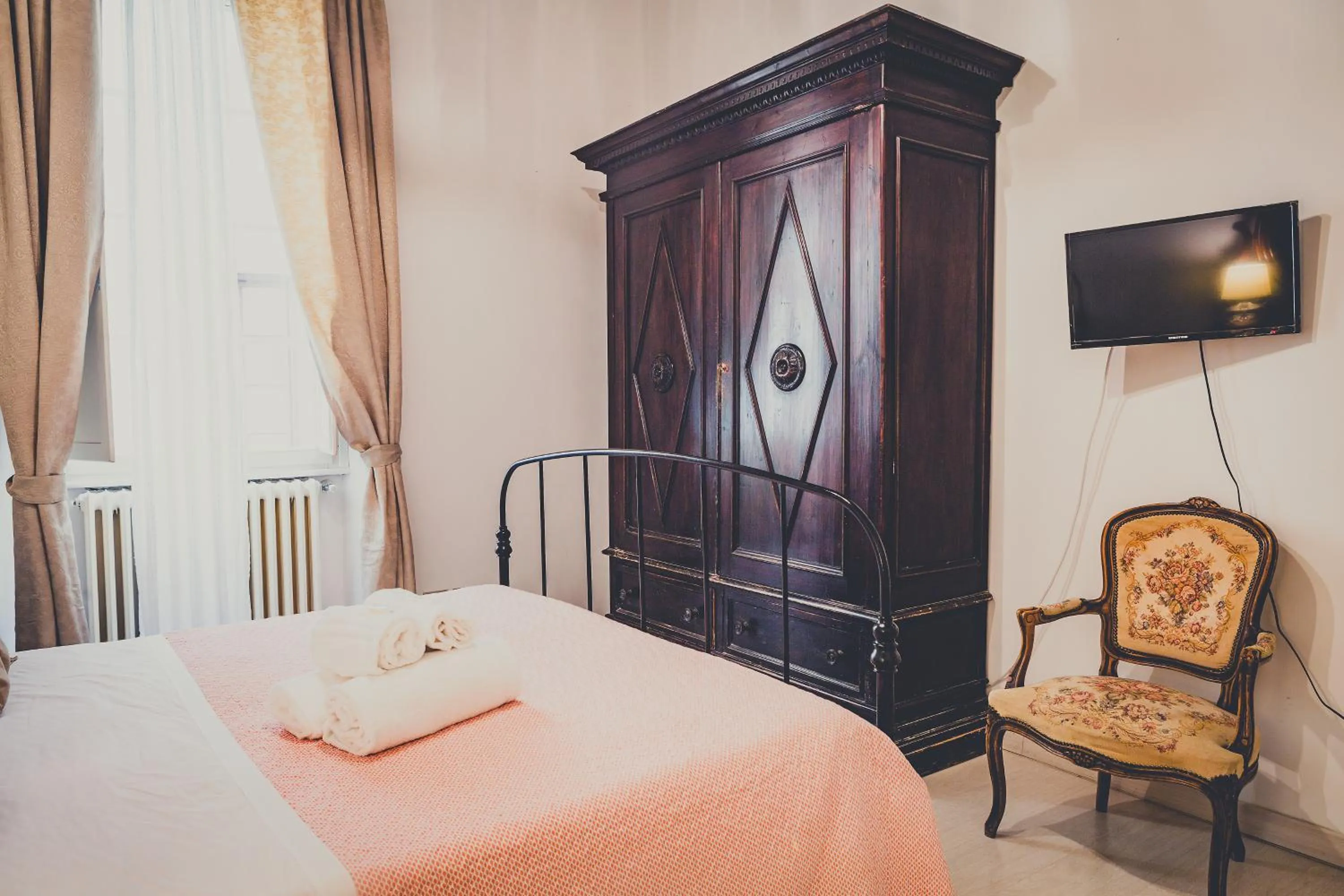 Bed in Gattopardo Rooms Florence