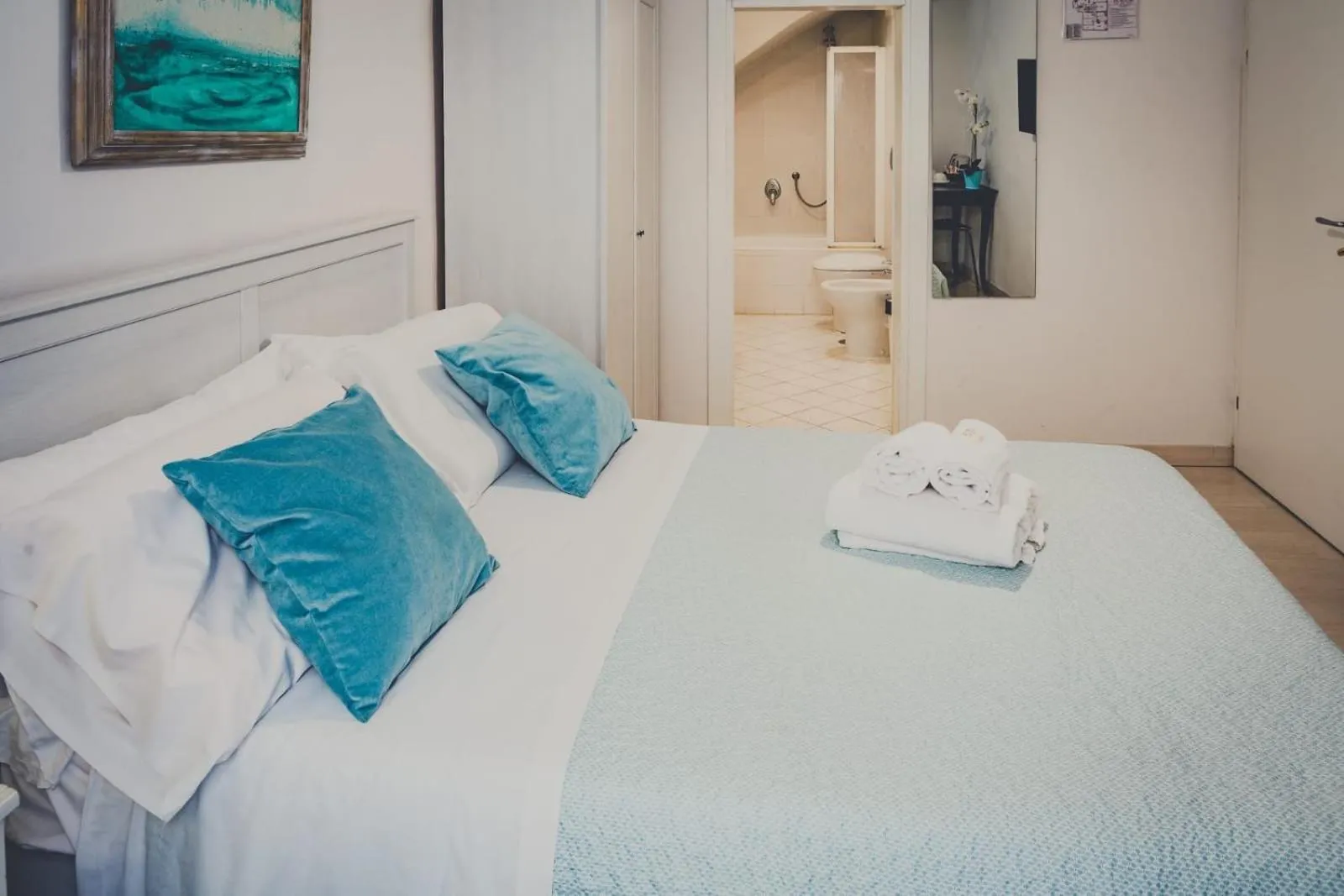 Bedroom, Bed in Gattopardo Rooms Florence